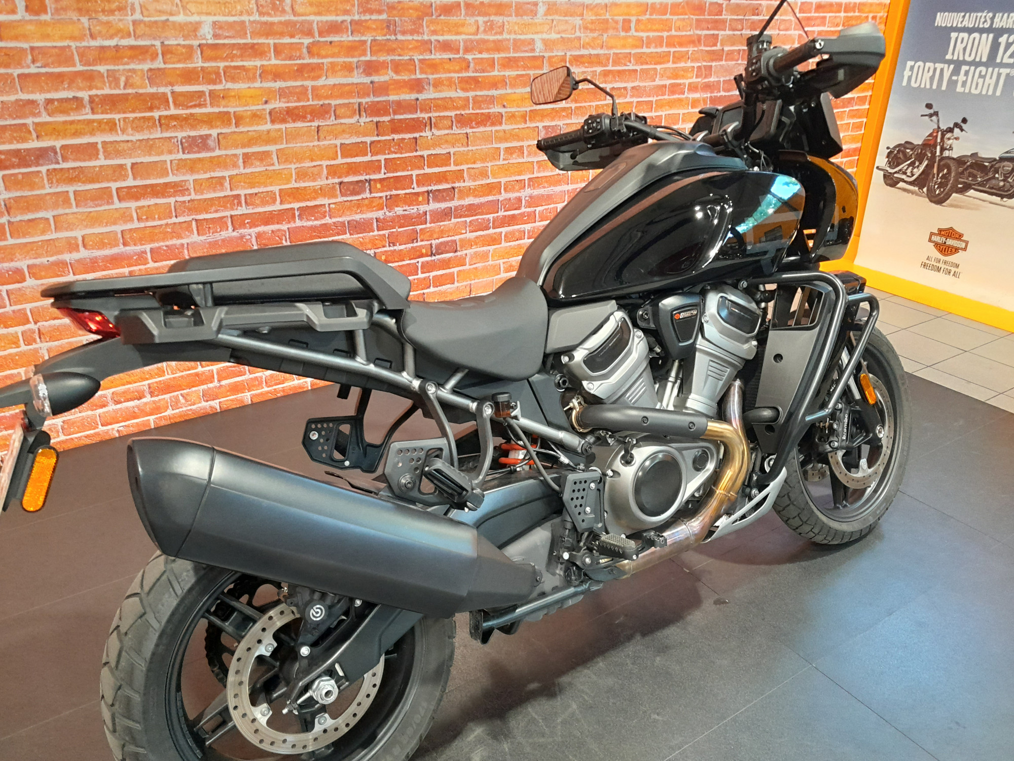 photo de HARLEY DAVIDSON ADVENTURE PAN AMERICA 1250 1250 occasion de couleur  en vente   Sausheim