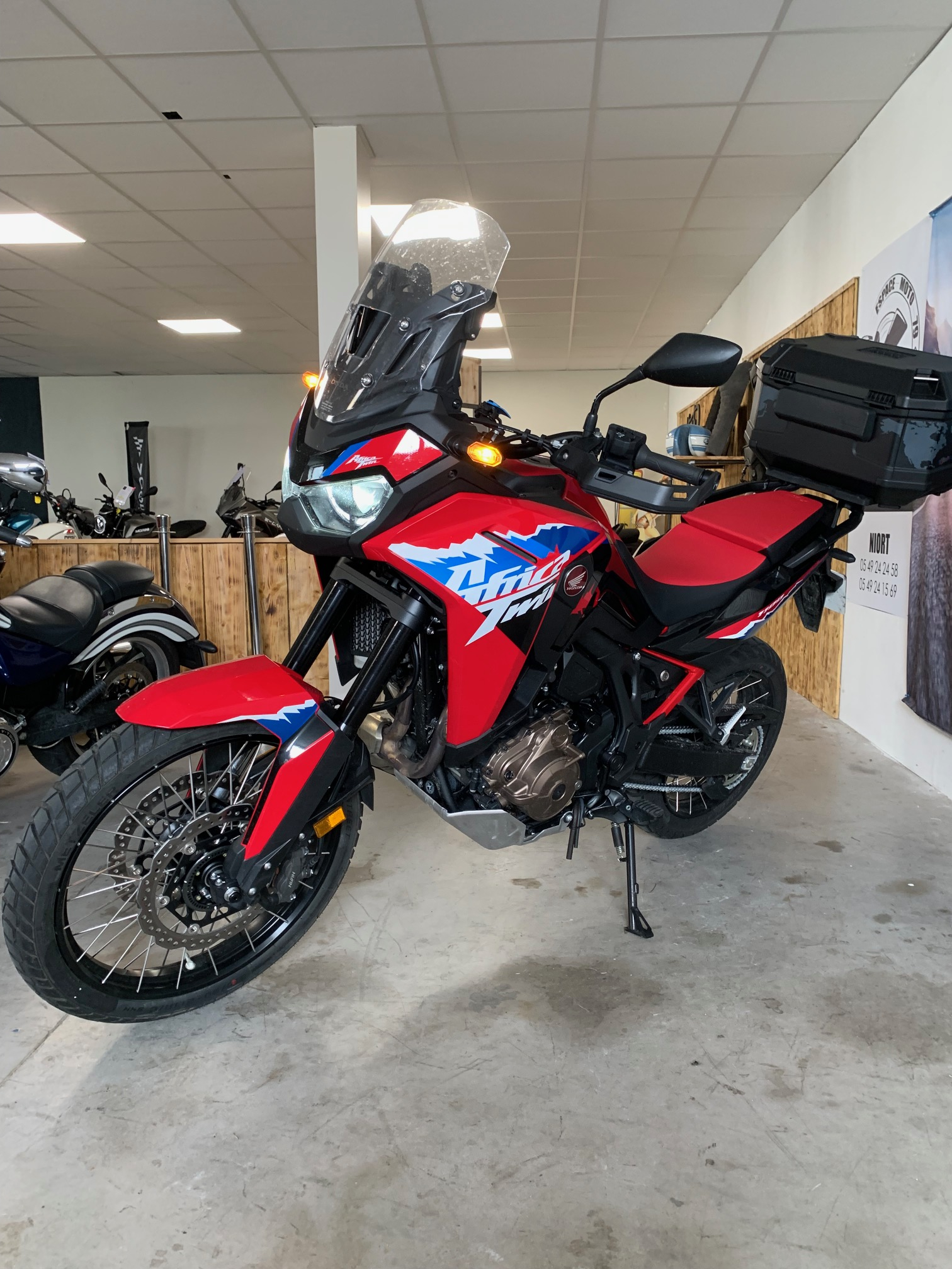 photo de HONDA AFRICA TWIN CRF1100L 1100 occasion de couleur  en vente à Niort n°1