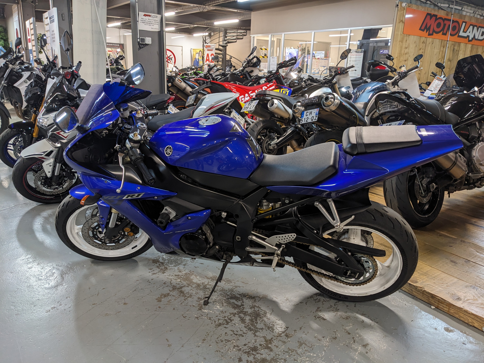 photo de YAMAHA YZF R1 1000 occasion de couleur  en vente à Rivery n°2