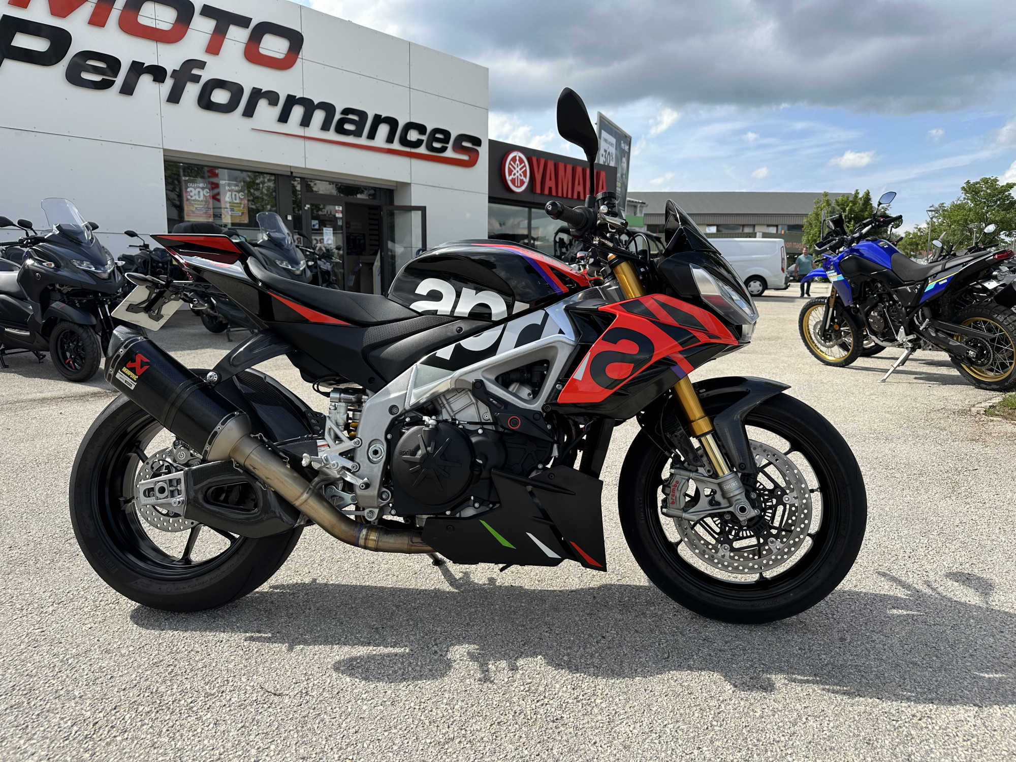 photo de APRILIA TUONO 1100 V4 FACTORY 1100 occasion de couleur  en vente à Pontarlier n°3