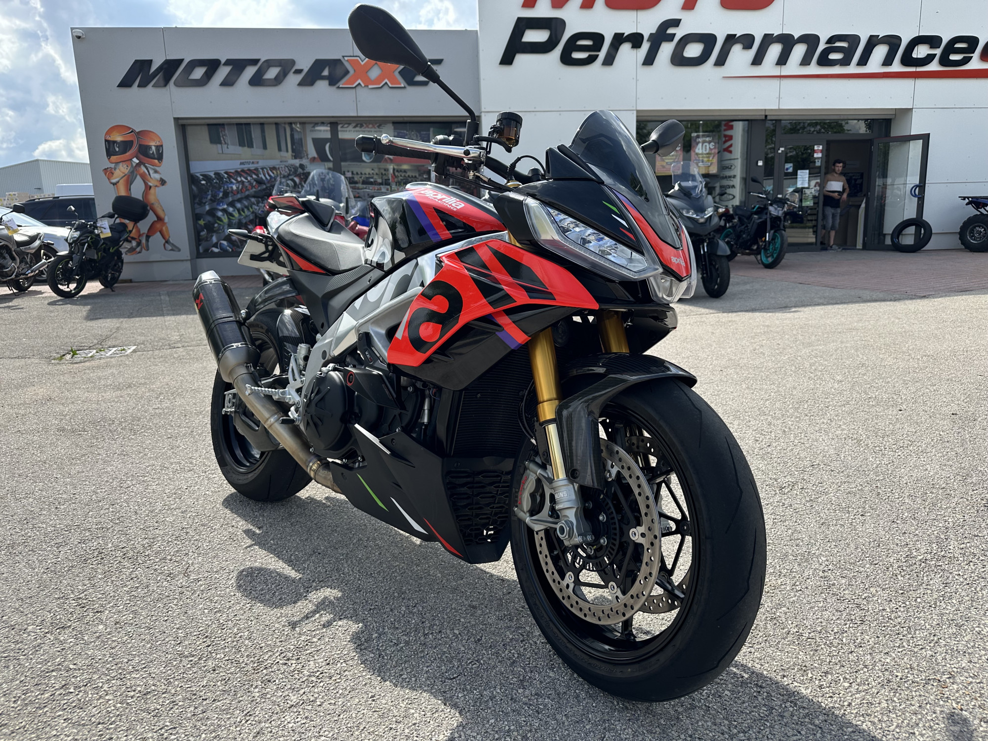 photo de APRILIA TUONO 1100 V4 FACTORY 1100 occasion de couleur  en vente à Pontarlier n°2