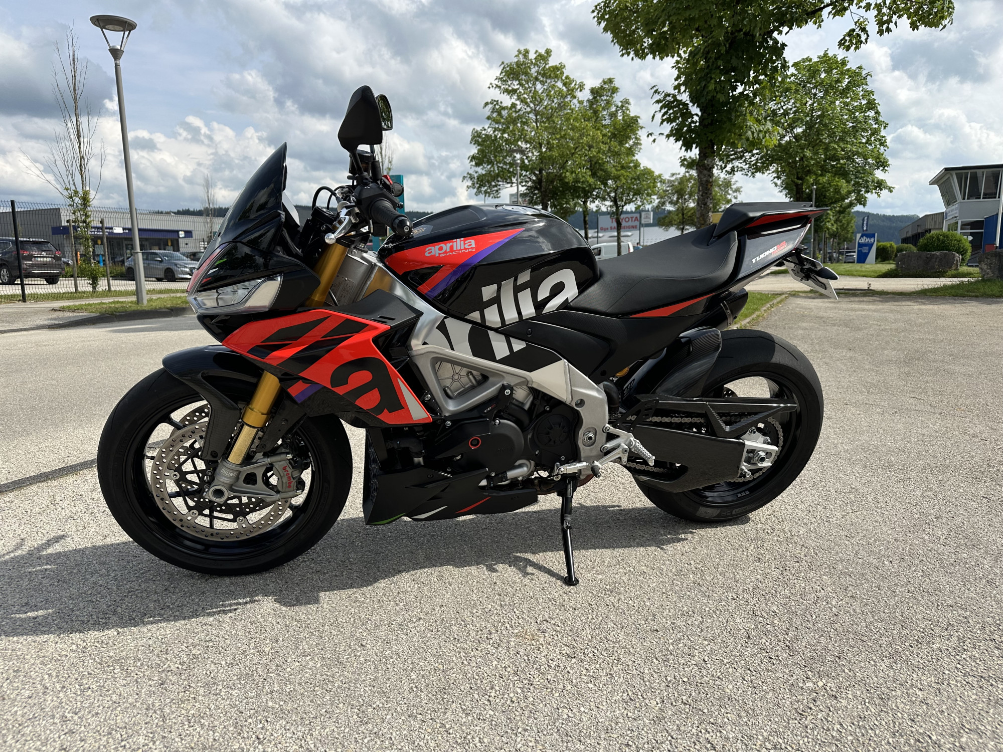 photo de APRILIA TUONO 1100 V4 FACTORY 1100 occasion de couleur  en vente à Pontarlier n°1