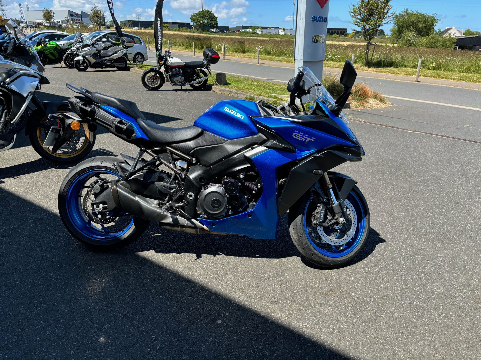 photo de SUZUKI GSX-S 1000 GT 1000 occasion de couleur  en vente   Tregueux