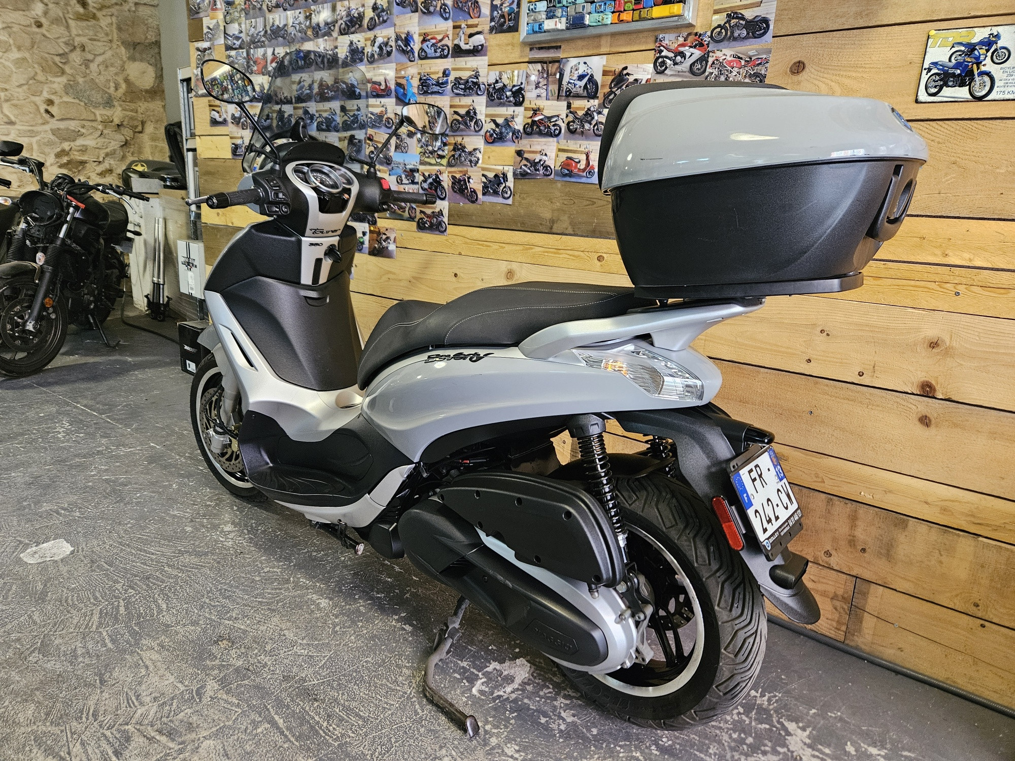 photo de PIAGGIO BEVERLY 350 350 occasion de couleur  en vente à Marseille 06 n°2