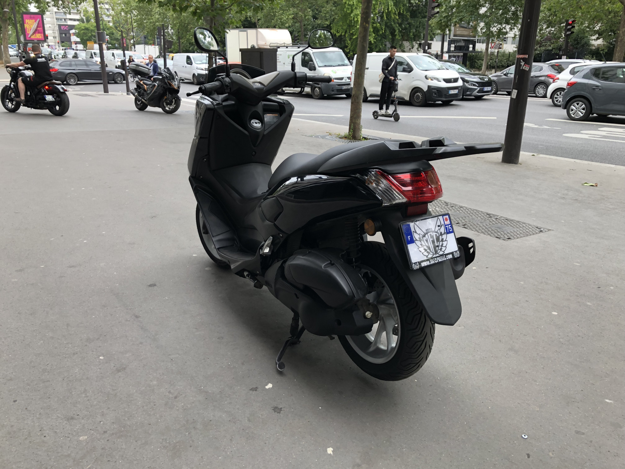 photo de YAMAHA NMAX 125 125 occasion de couleur  en vente à Paris 17 n°3