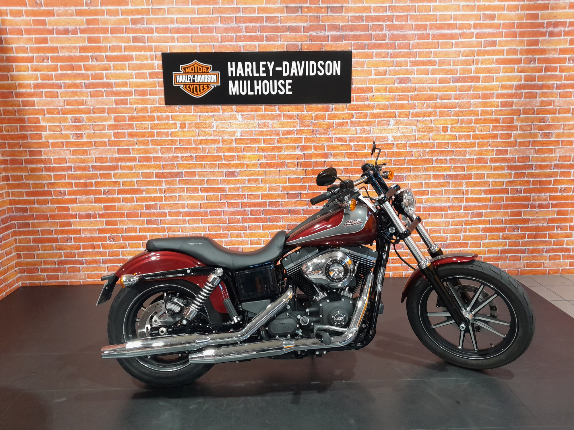 photo de HARLEY DAVIDSON DYNA STREET BOB 1690 1690 occasion de couleur  en vente à Sausheim n°2