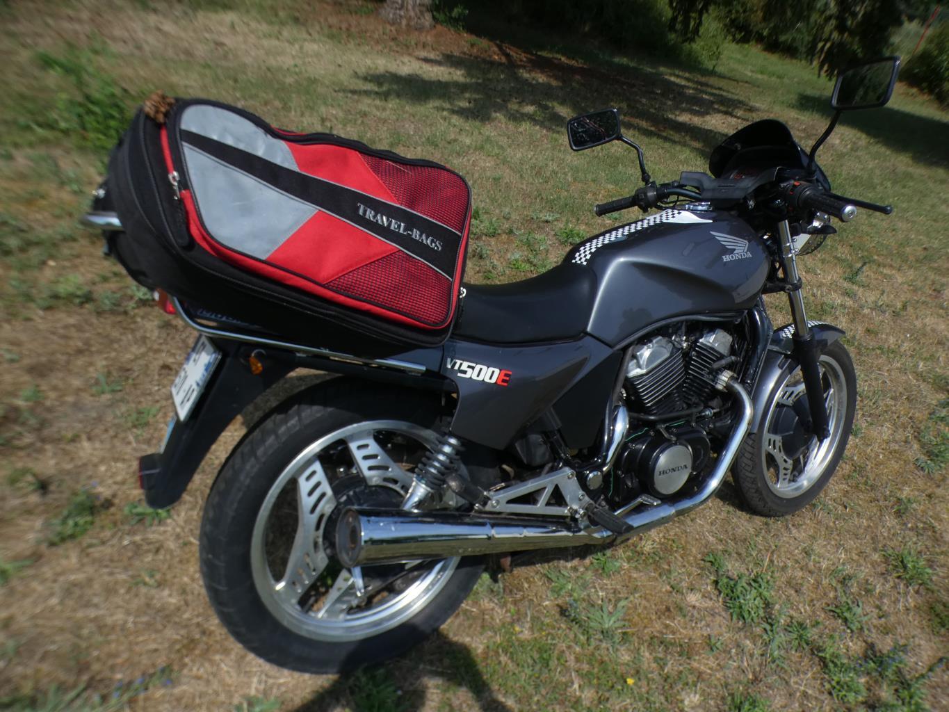 photo de HONDA VT500E 500 occasion de couleur  en vente à Pressigny Les Pins n°1