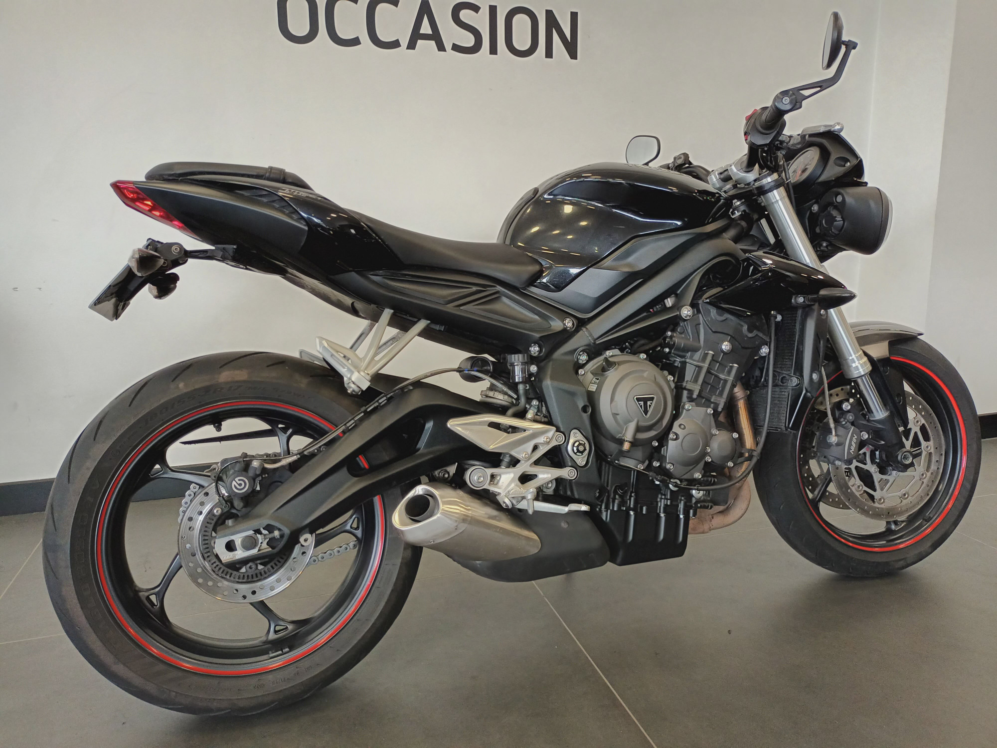 photo de TRIUMPH STREET TRIPLE 660 S A2 660 occasion de couleur  en vente   Le Kremlin Bicetre