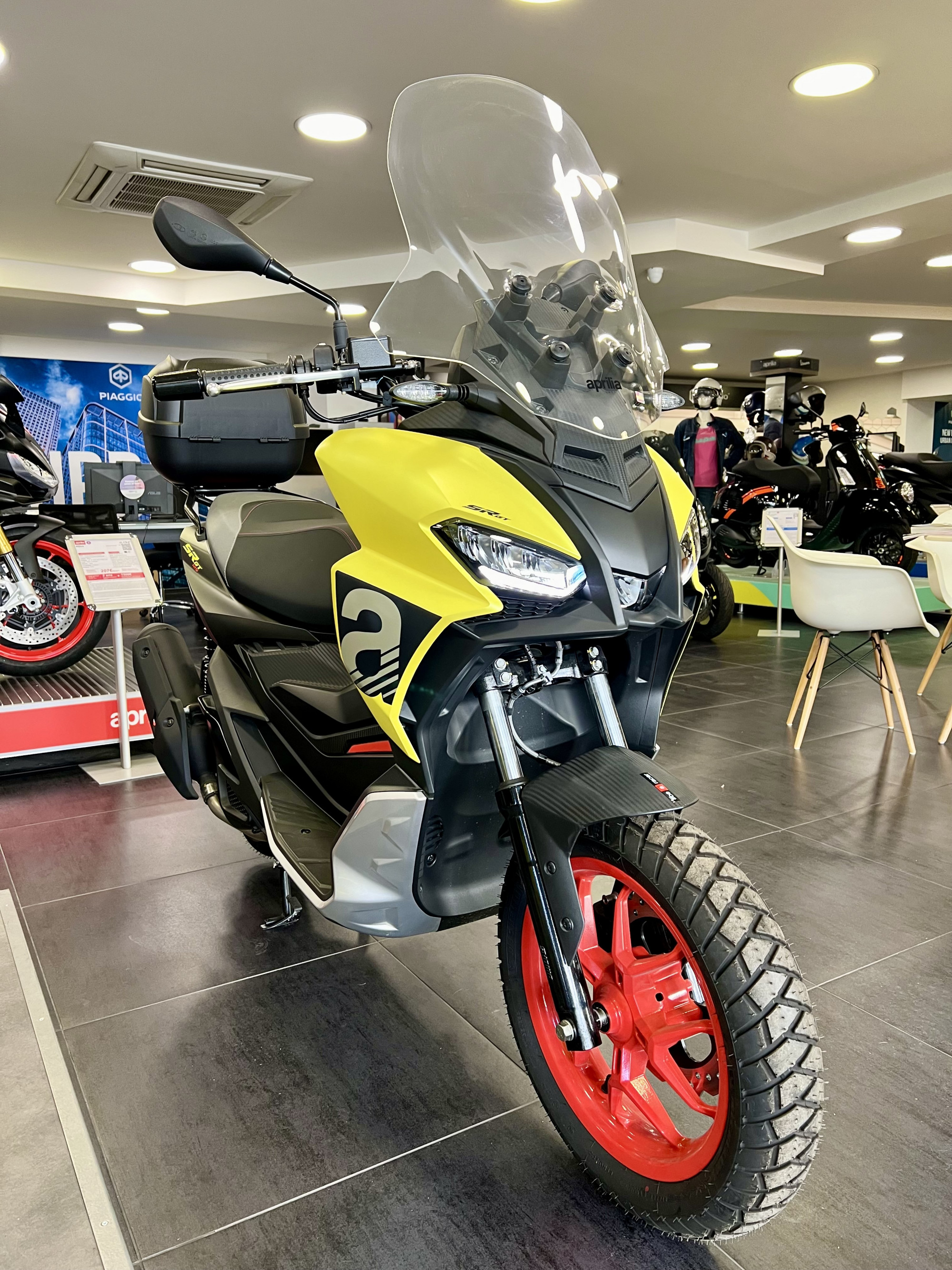 photo de APRILIA SR 125 GT 125 occasion de couleur  en vente à Paris 16 n°1