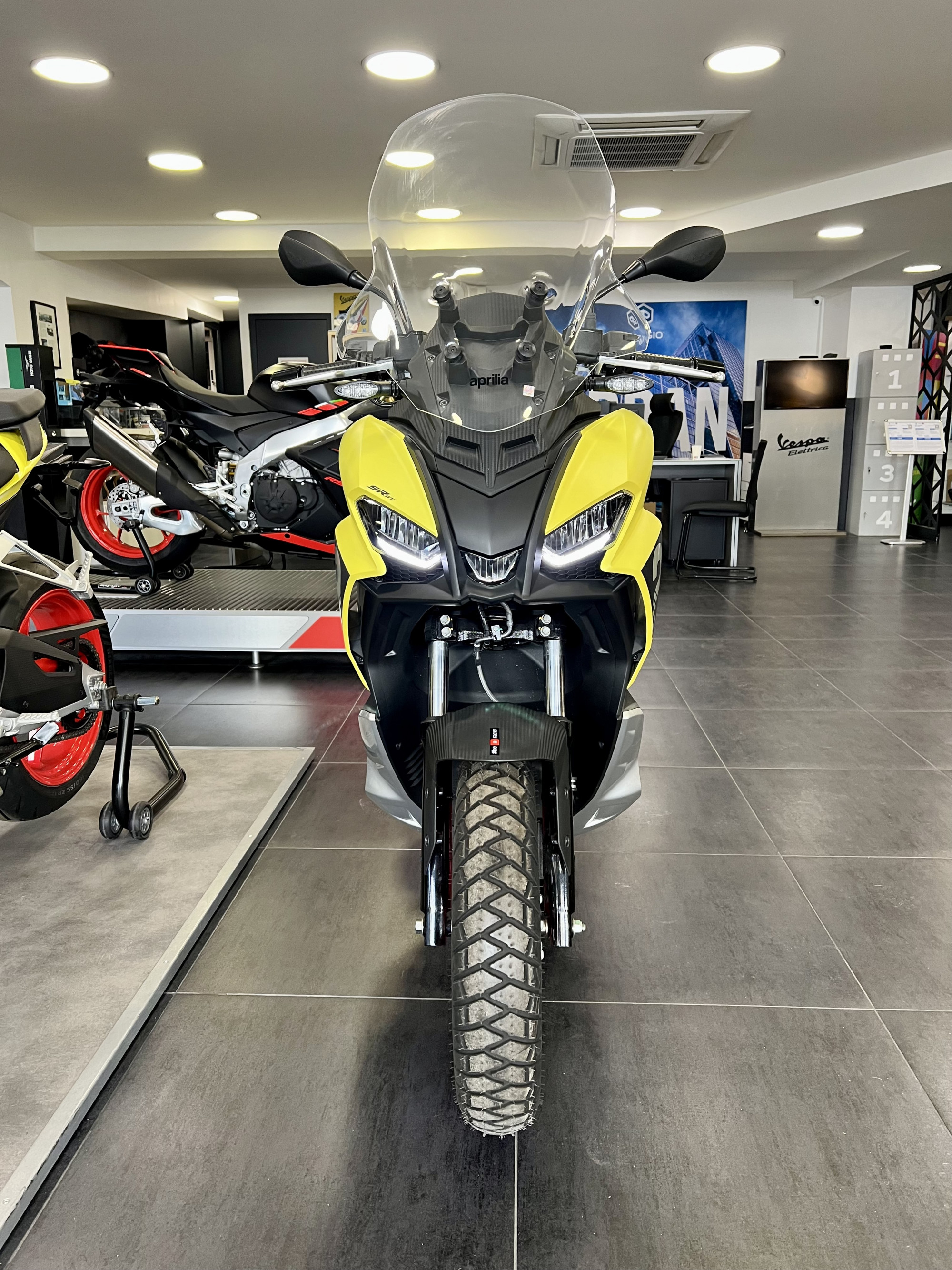 photo de APRILIA SR 125 GT 125 occasion de couleur  en vente à Paris 16 n°2