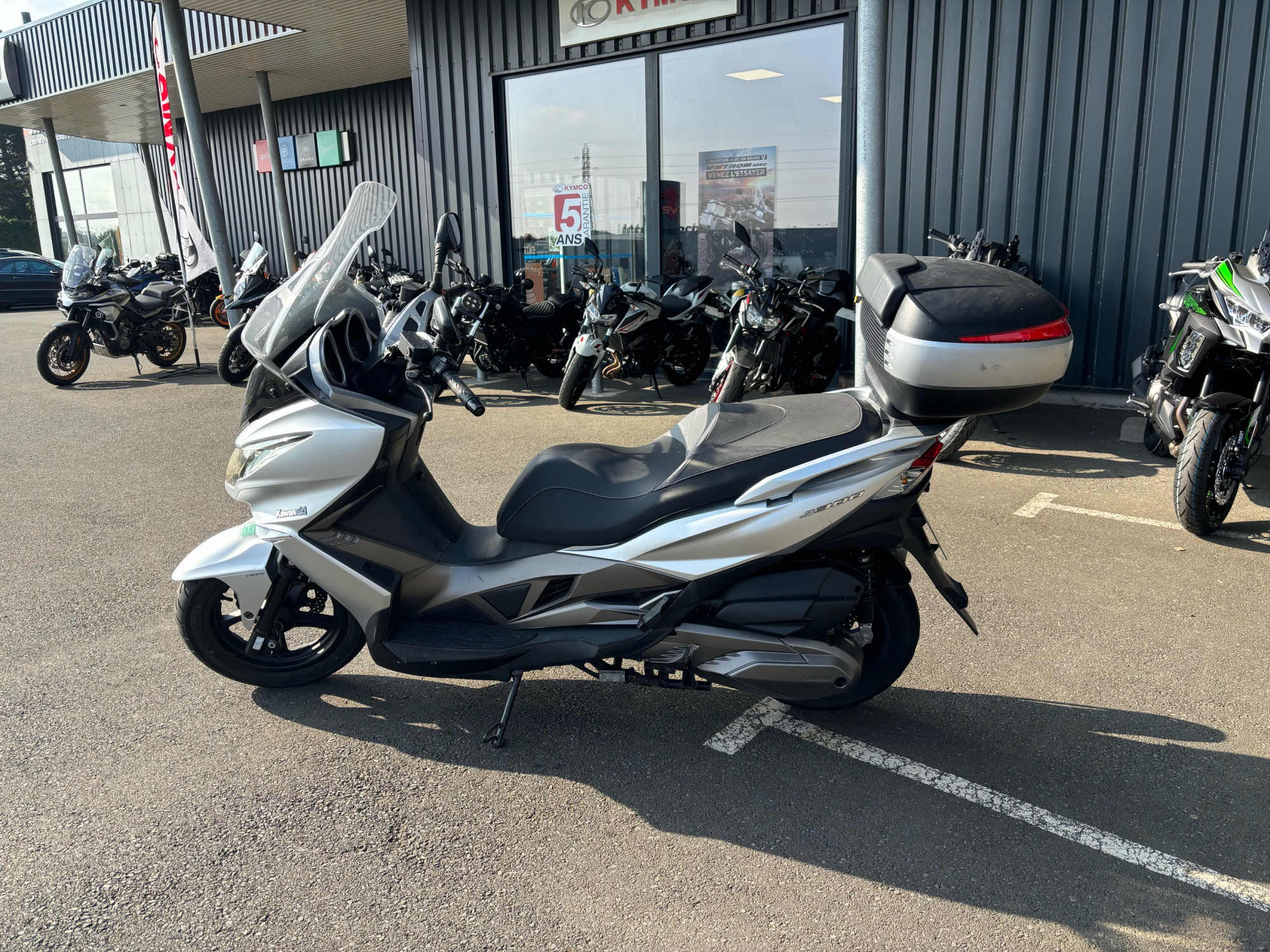 photo de KAWASAKI J300 299 occasion de couleur  en vente   Tregueux