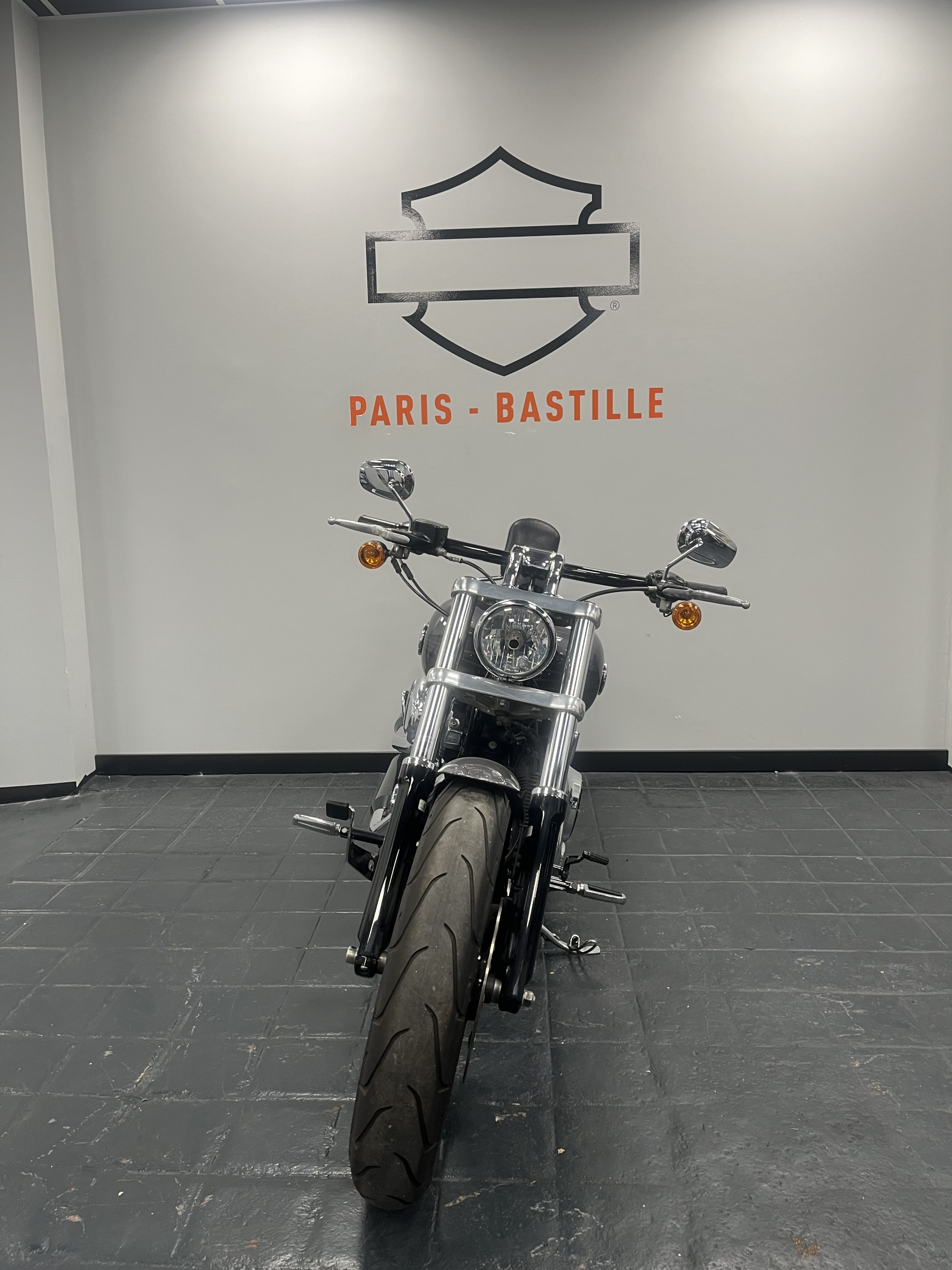 photo de HARLEY DAVIDSON SOFTAIL BREAKOUT 1690 1690 occasion de couleur  en vente à Paris 03 n°2