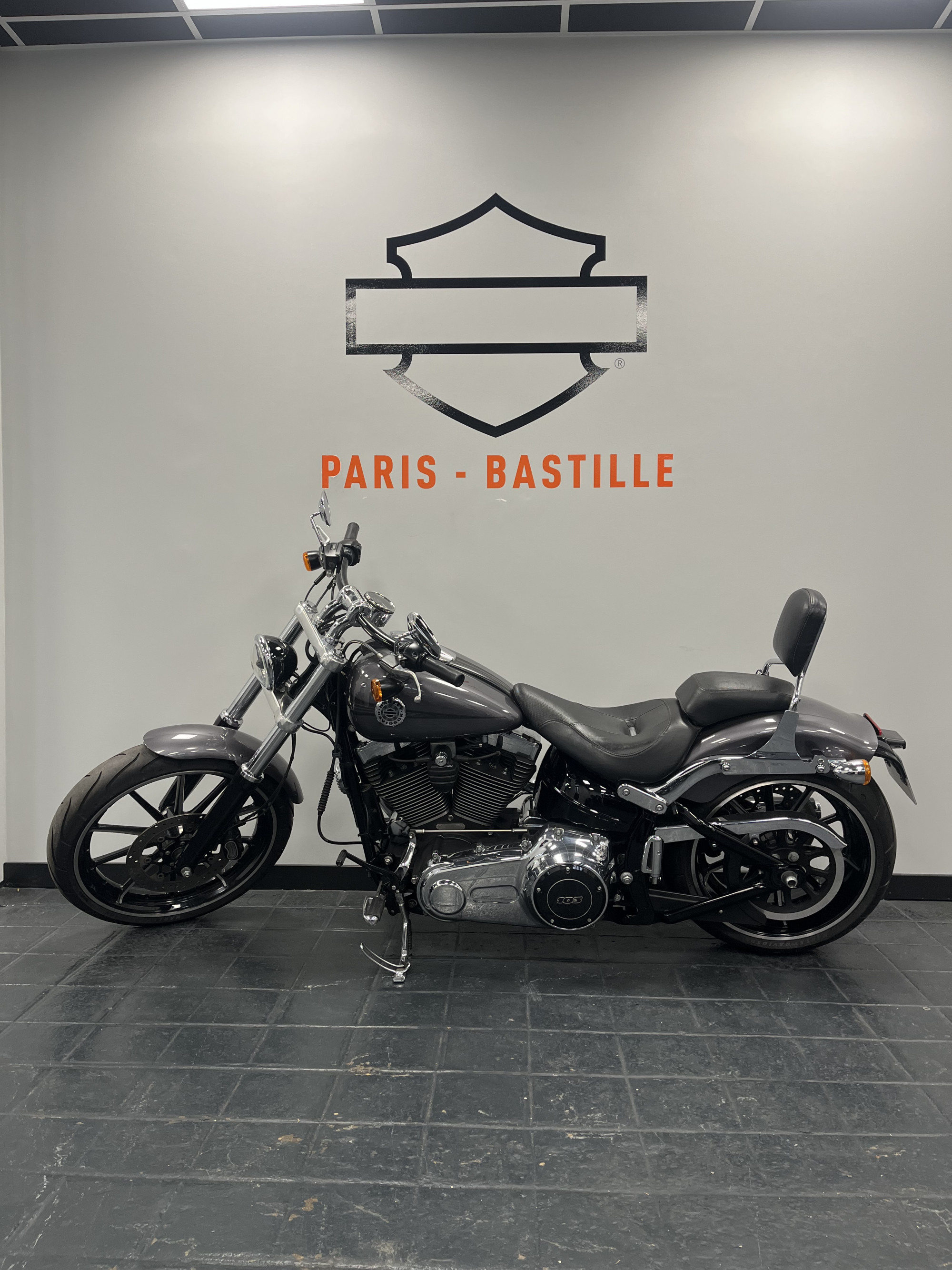 photo de HARLEY DAVIDSON SOFTAIL BREAKOUT 1690 1690 occasion de couleur  en vente à Paris 03 n°3