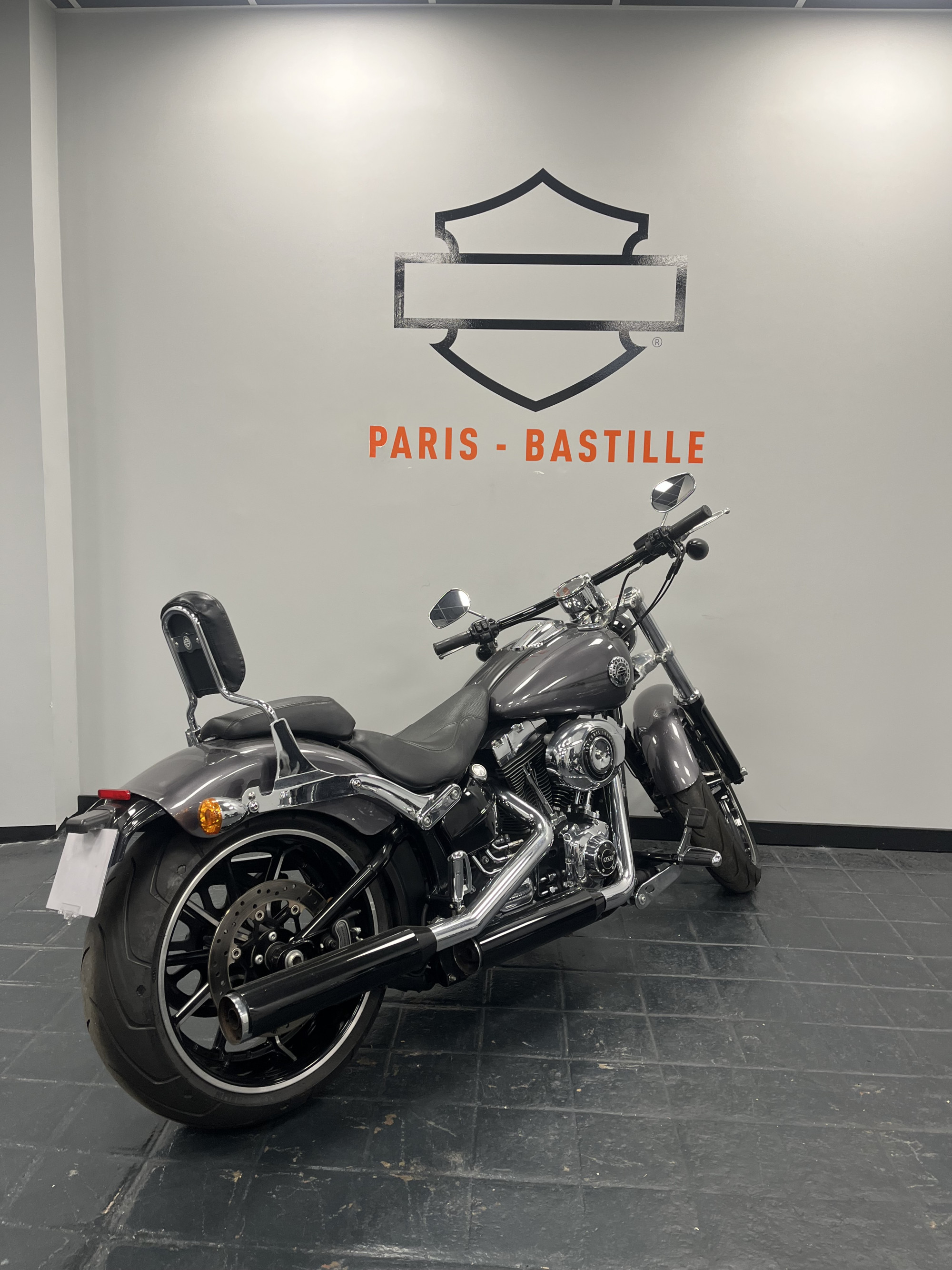 photo de HARLEY DAVIDSON SOFTAIL BREAKOUT 1690 1690 occasion de couleur  en vente   Paris 03