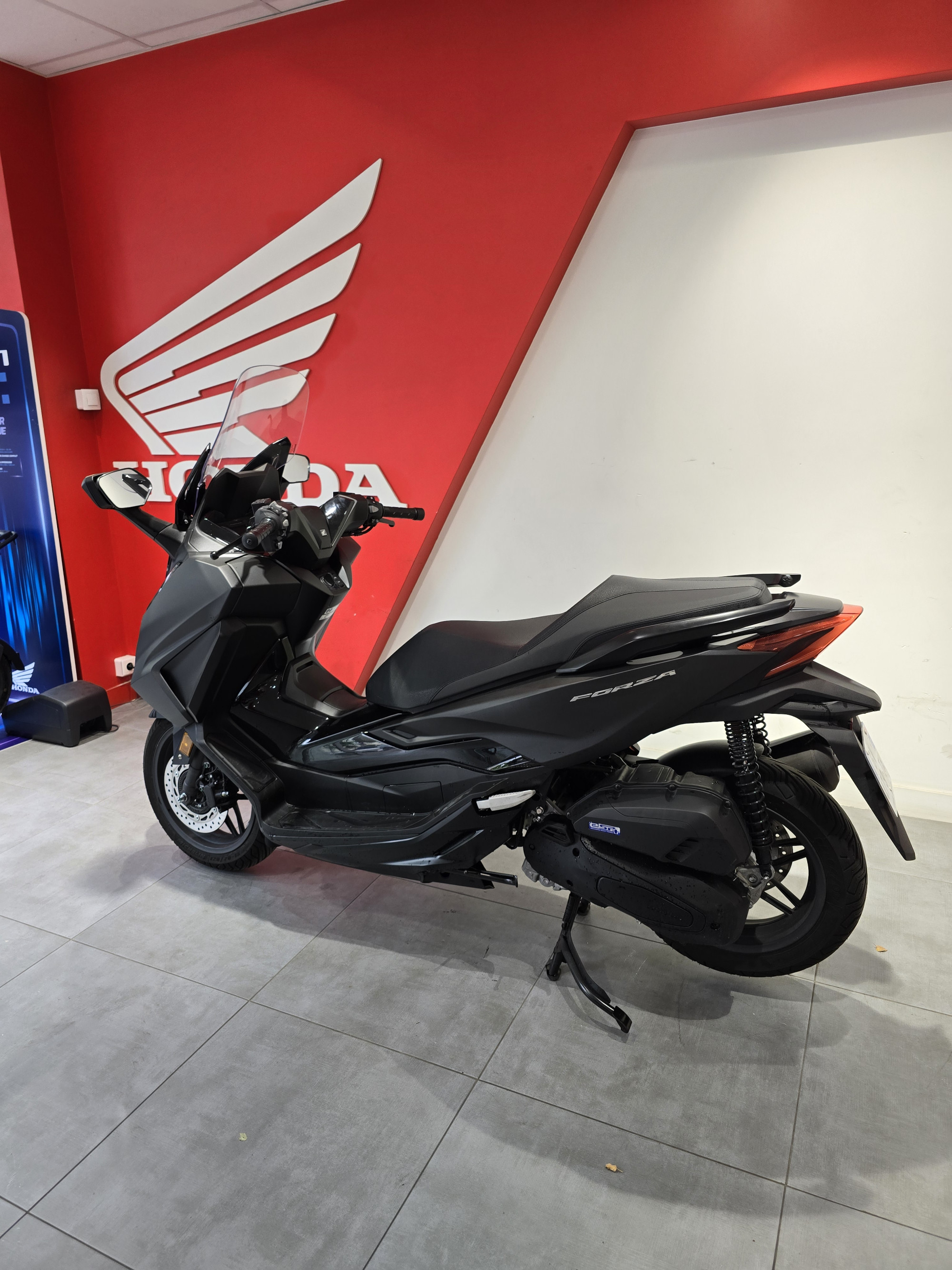 photo de HONDA NSS FORZA  125AD 125 occasion de couleur  en vente à Paris 11 n°2