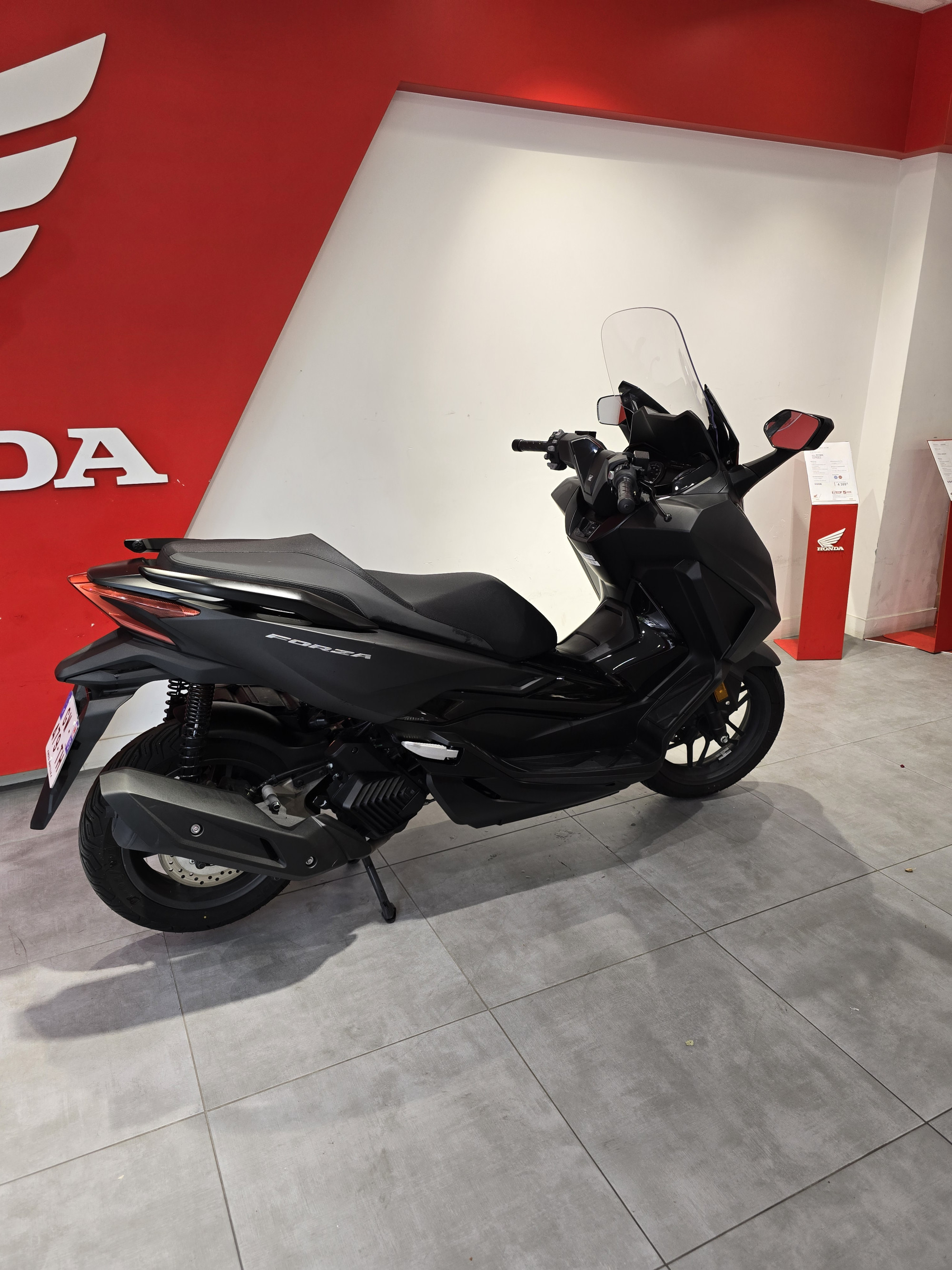 photo de HONDA NSS FORZA  125AD 125 occasion de couleur  en vente à Paris 11 n°2