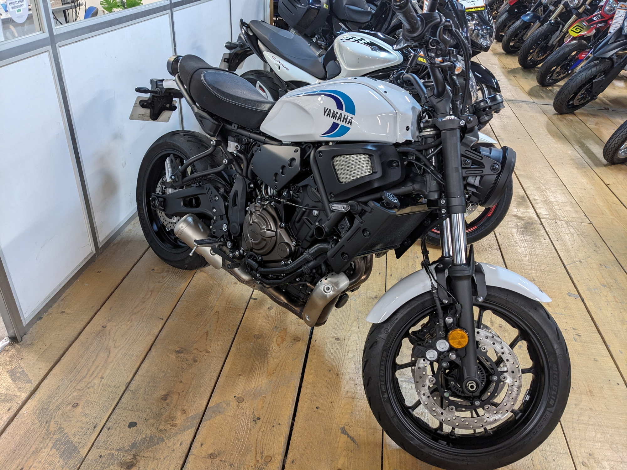 photo de YAMAHA XSR 700 ABS 700 occasion de couleur  en vente à Rivery n°3