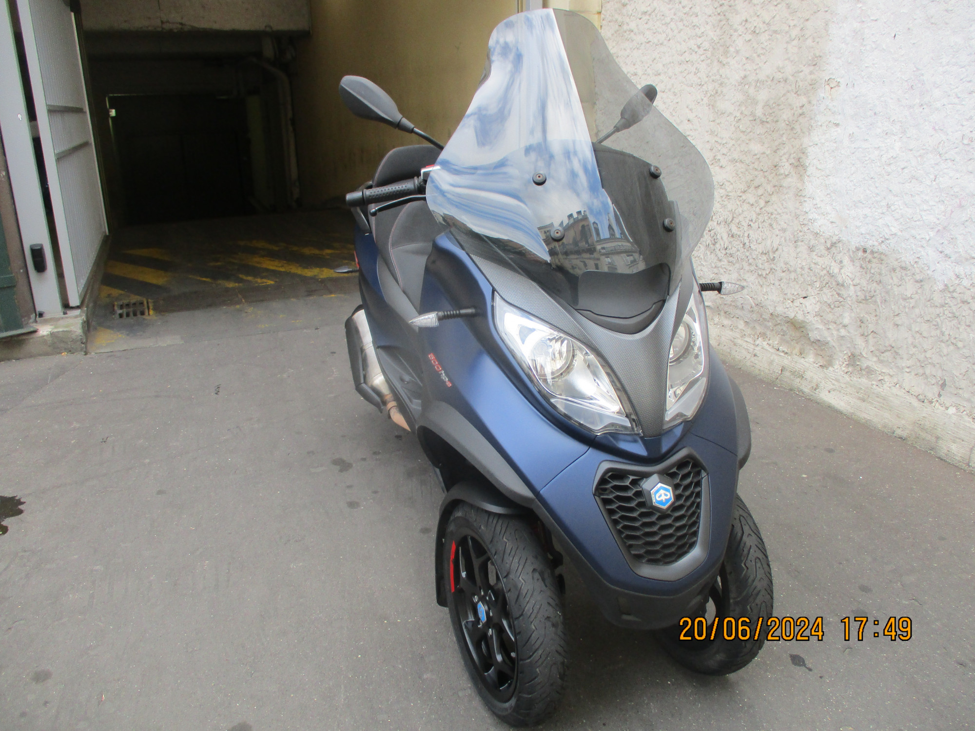 photo de PIAGGIO MP3 500 HPE SPORT ADVANCED ABS A 500 occasion de couleur  en vente   Paris 17