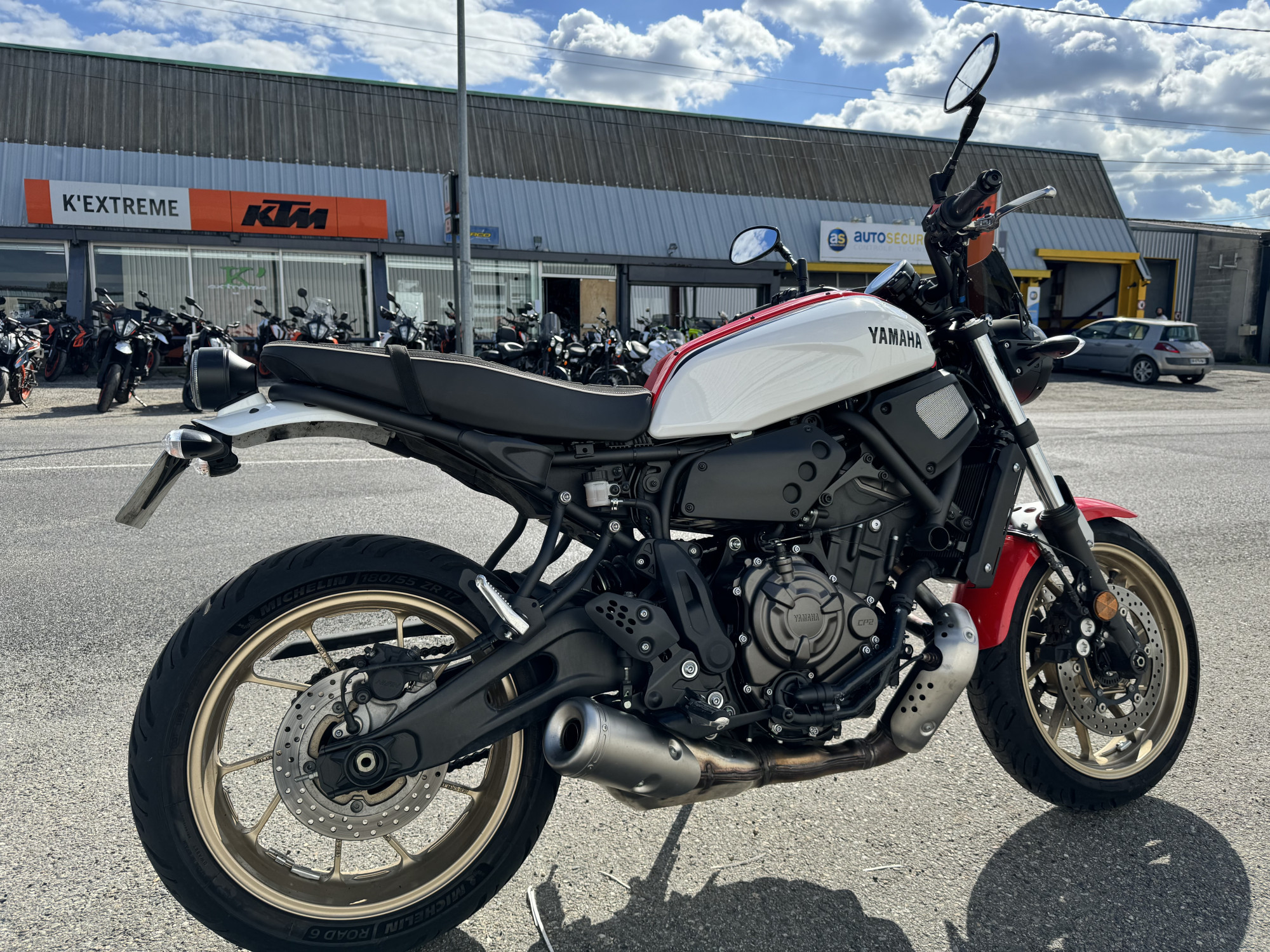 photo de YAMAHA XSR 700 700 occasion de couleur  en vente à Montauban n°3