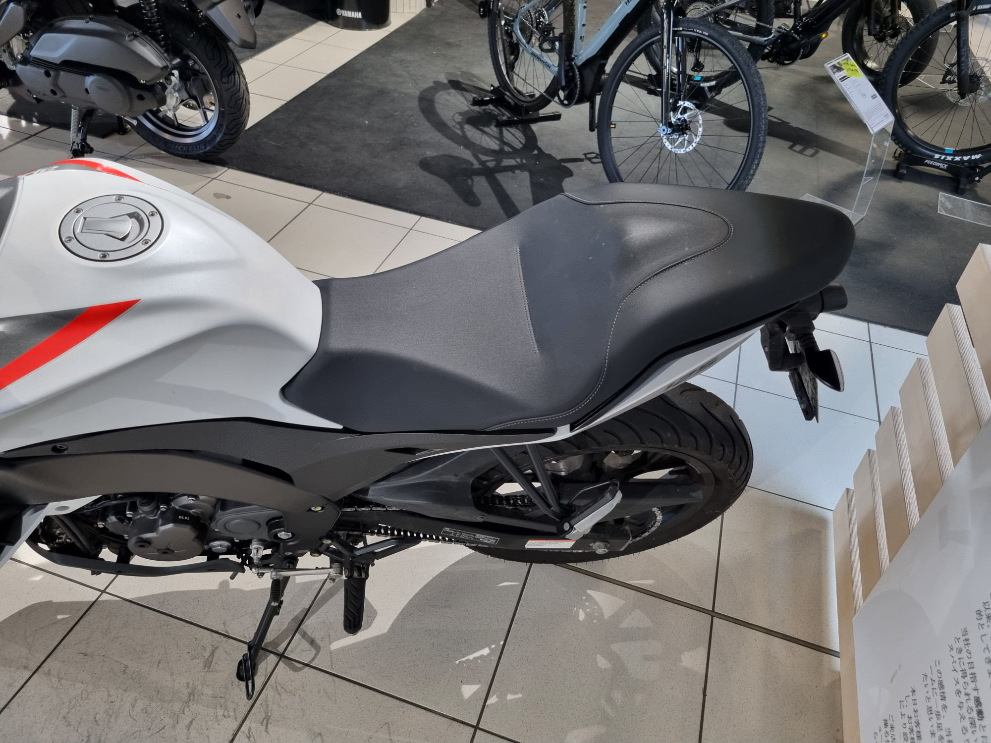 photo de APRILIA TUONO 125 ABS 125 occasion de couleur  en vente à Orvault n°3