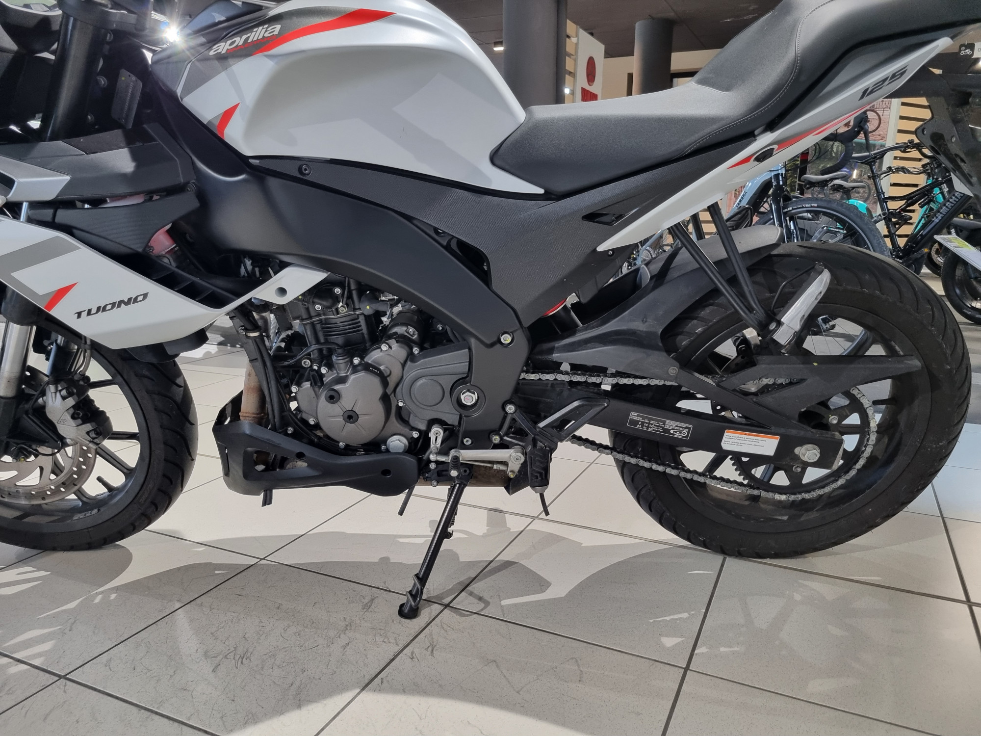 photo de APRILIA TUONO 125 ABS 125 occasion de couleur  en vente à Orvault n°2