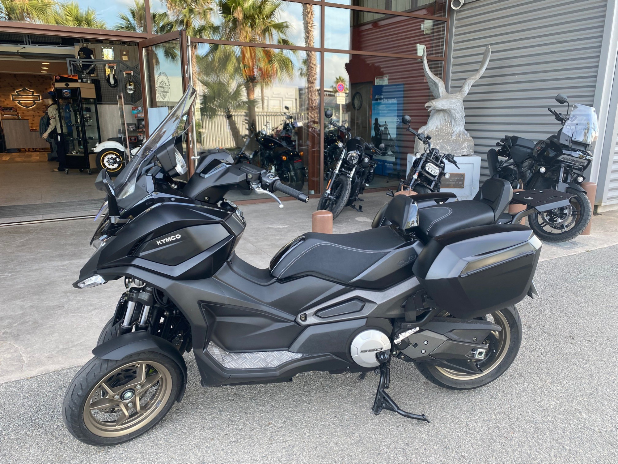 photo de KYMCO CV3 550 550 occasion de couleur  en vente à Roquebrune Sur Argens n°3