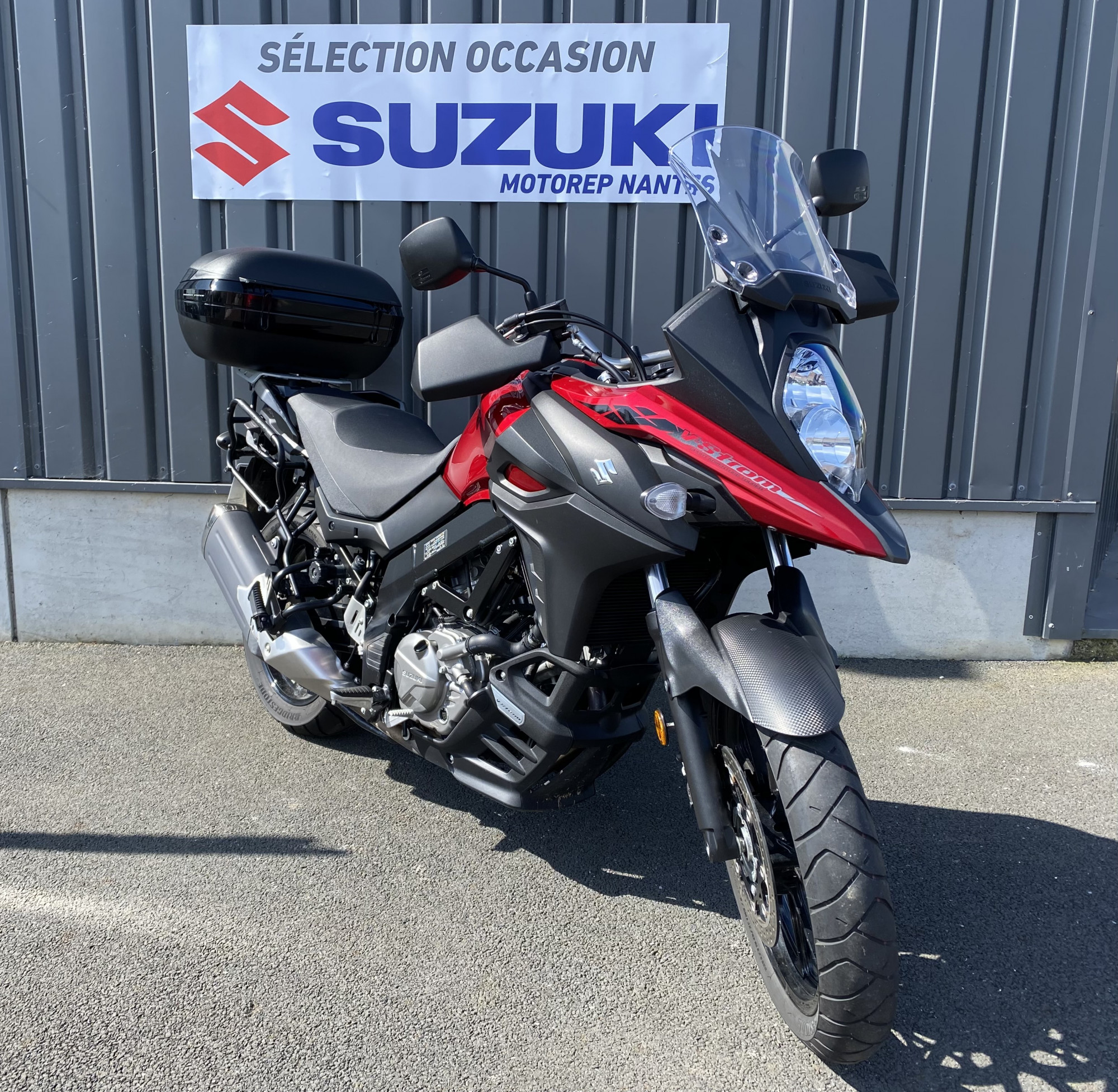 photo de SUZUKI DL 650A V-STROM 650 occasion de couleur  en vente à Orvault n°2