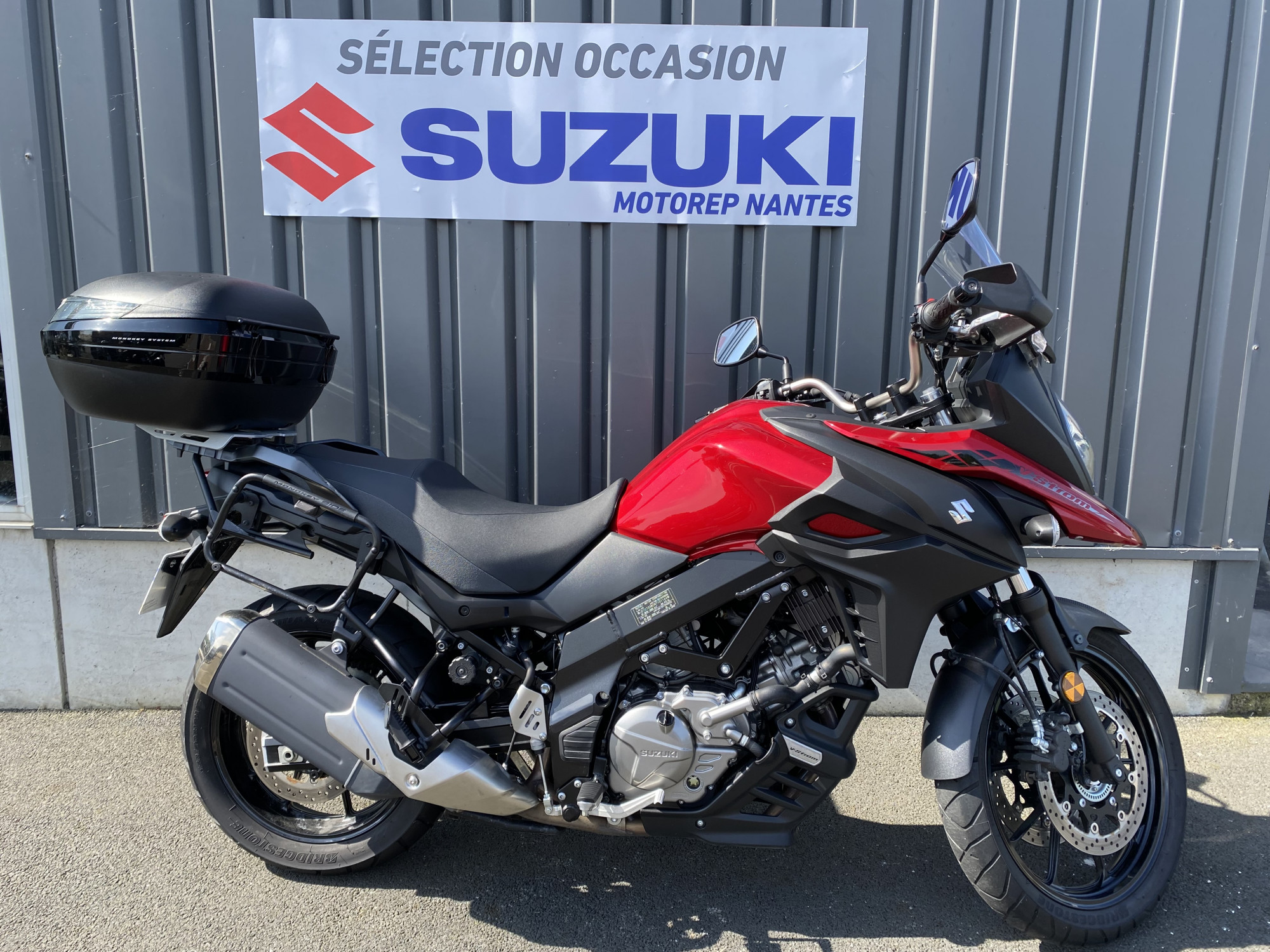 photo de SUZUKI DL 650A V-STROM 650 occasion de couleur  en vente à Orvault n°3