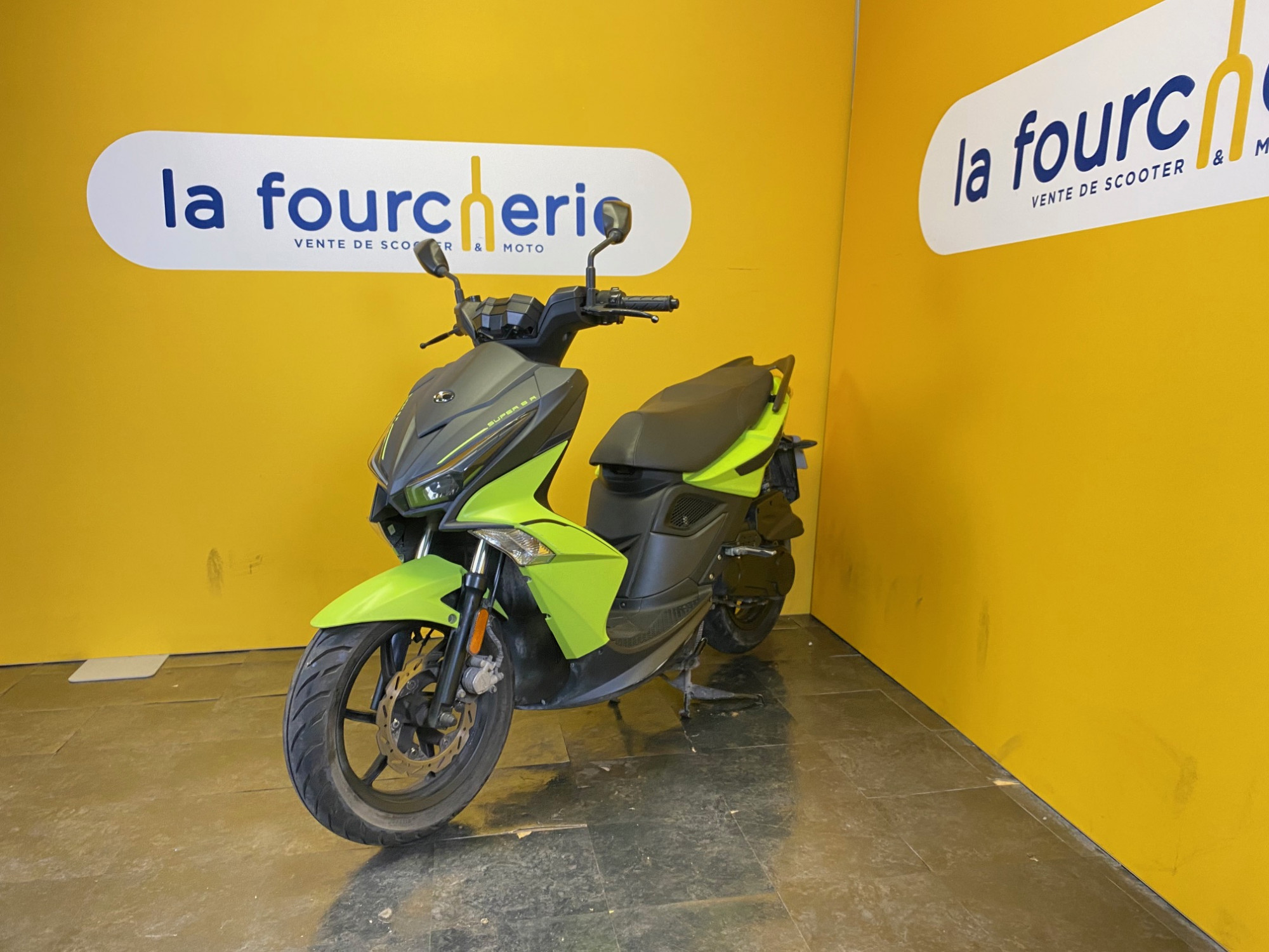 photo de KYMCO SUPER 8 50 50 occasion de couleur  en vente à Paris 15 n°3