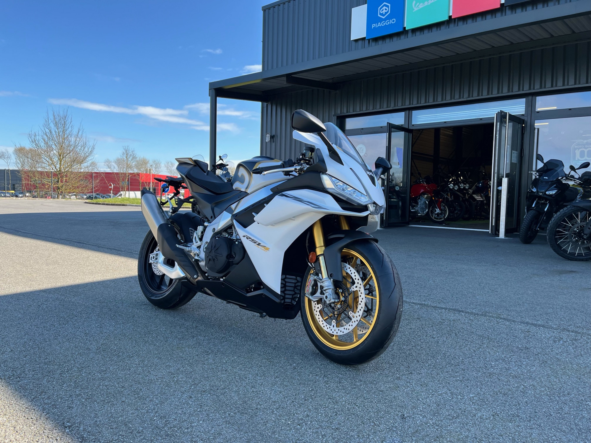 photo de APRILIA RSV4 1100 FACTORY 1100 occasion de couleur  en vente à St Thuriau n°1