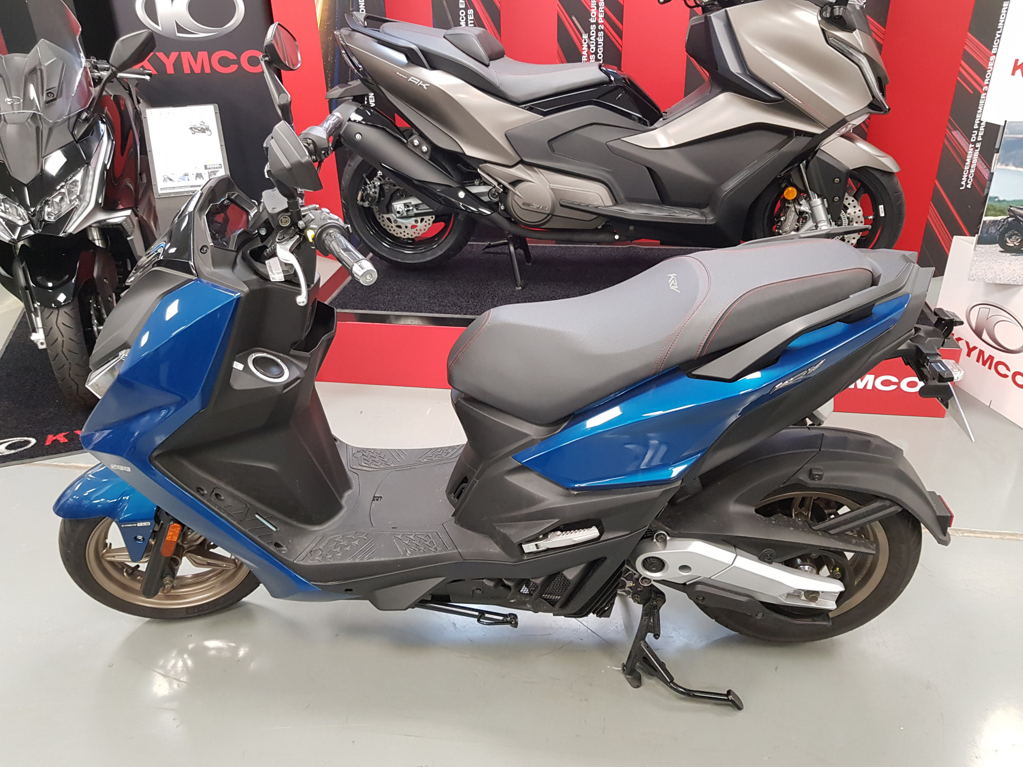 photo de KYMCO KRV200 200 occasion de couleur  en vente à Pontault Combault n°3