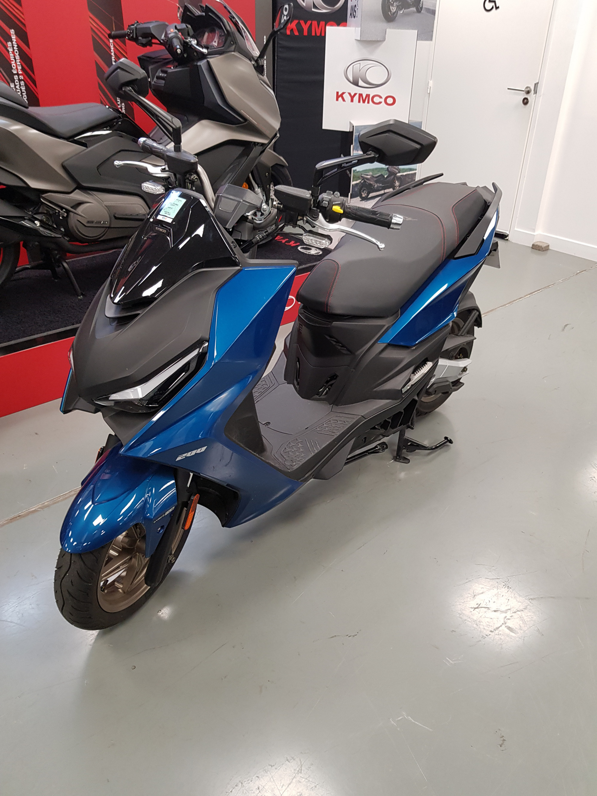 photo de KYMCO KRV200 200 occasion de couleur  en vente à Pontault Combault n°2