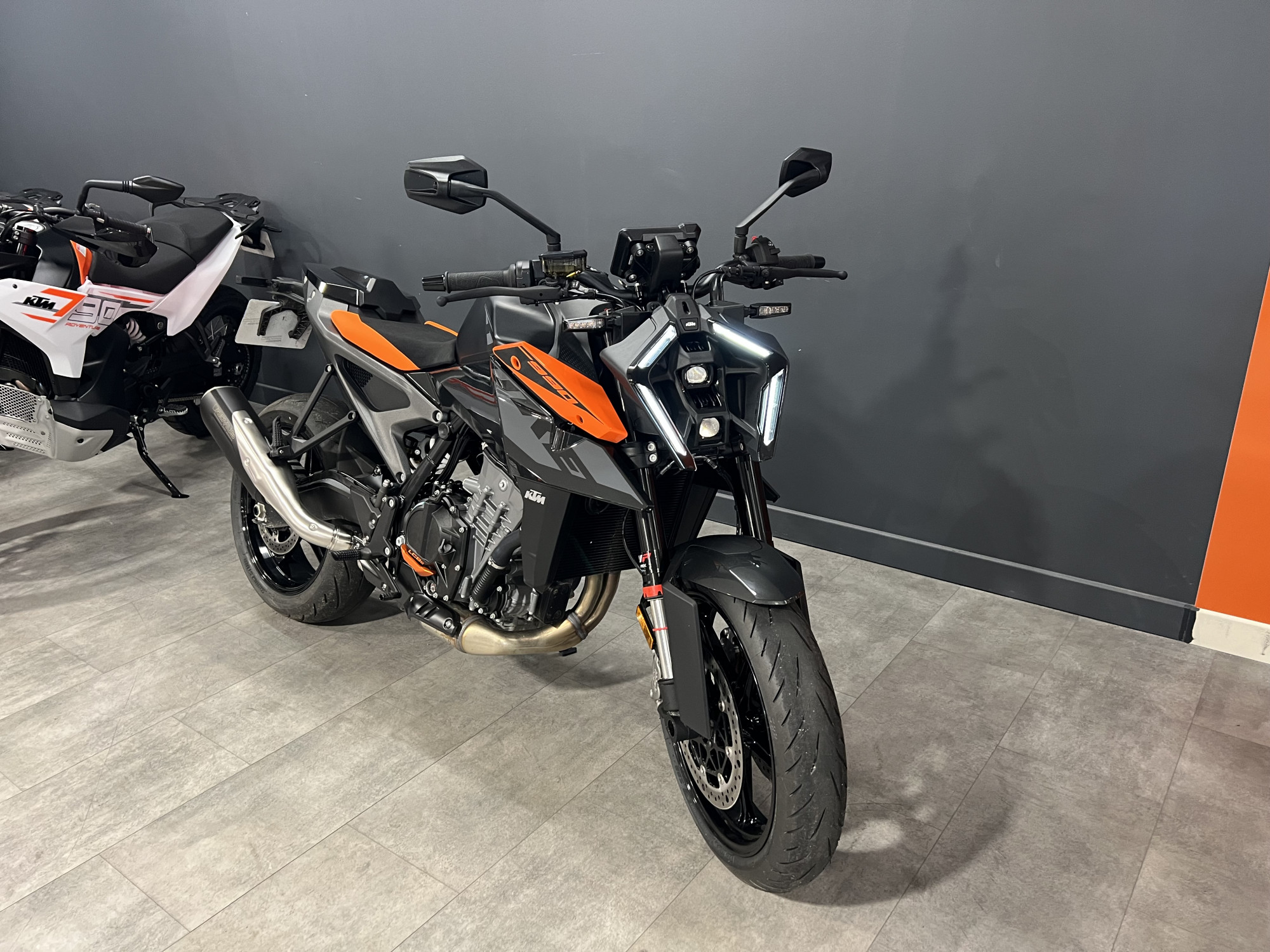 photo de KTM 990 DUKE 990 occasion de couleur  en vente à Calais n°1