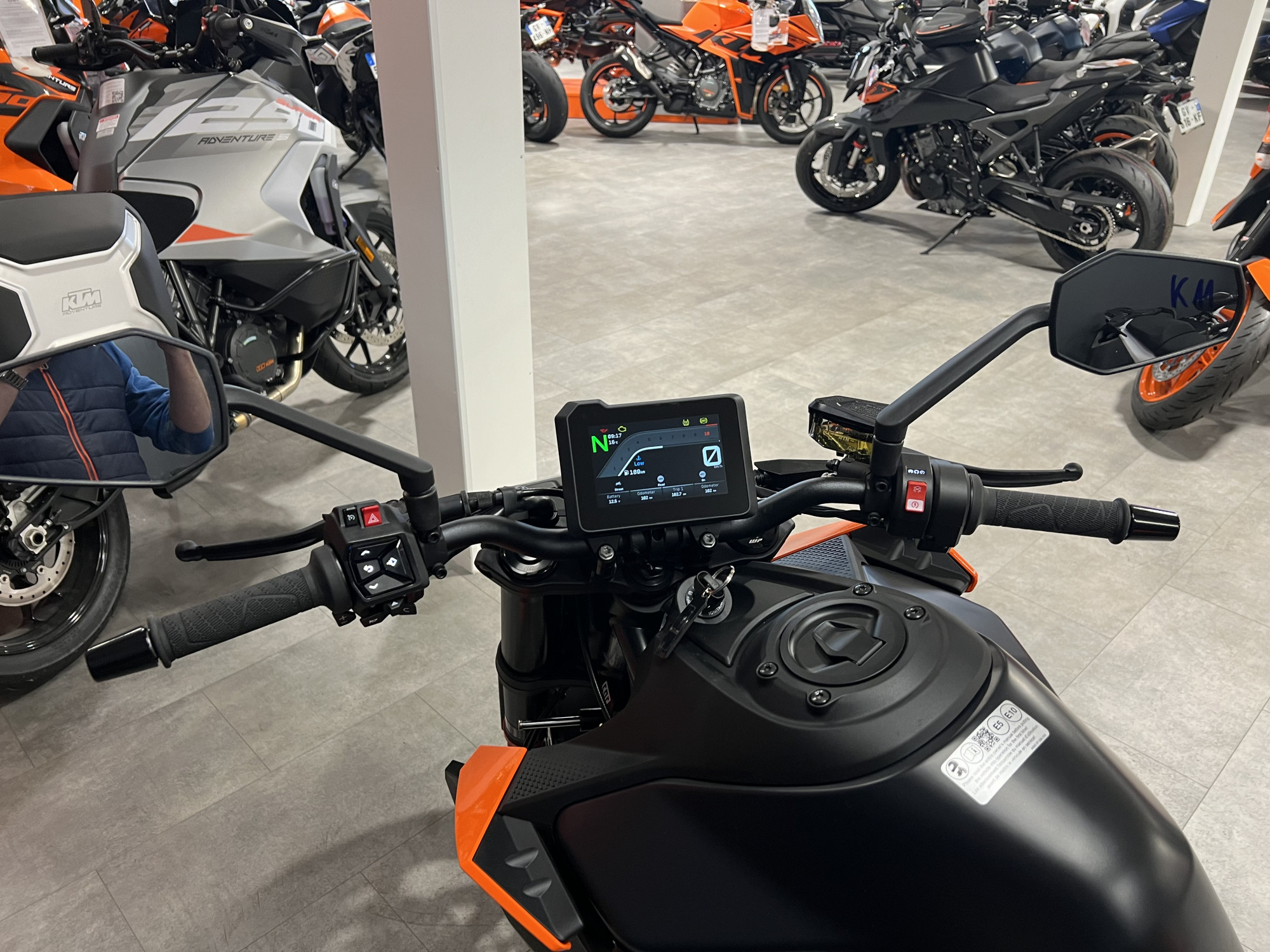 photo de KTM 990 DUKE 990 occasion de couleur  en vente à Calais n°3