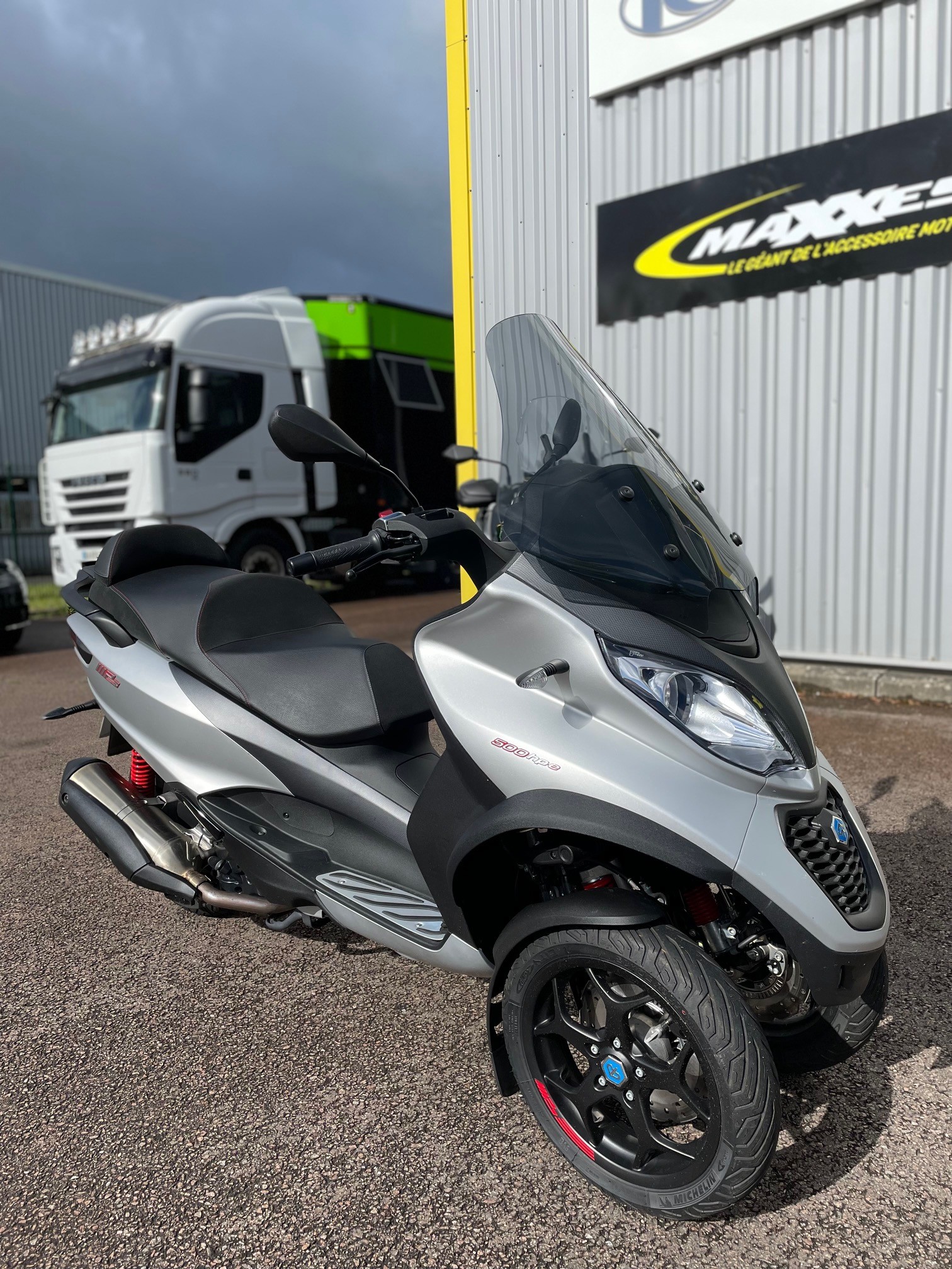 photo de PIAGGIO MP3 500 HPE SPORT ADVANCED ABS A 500 occasion de couleur  en vente à Varennes Vauzelles n°2