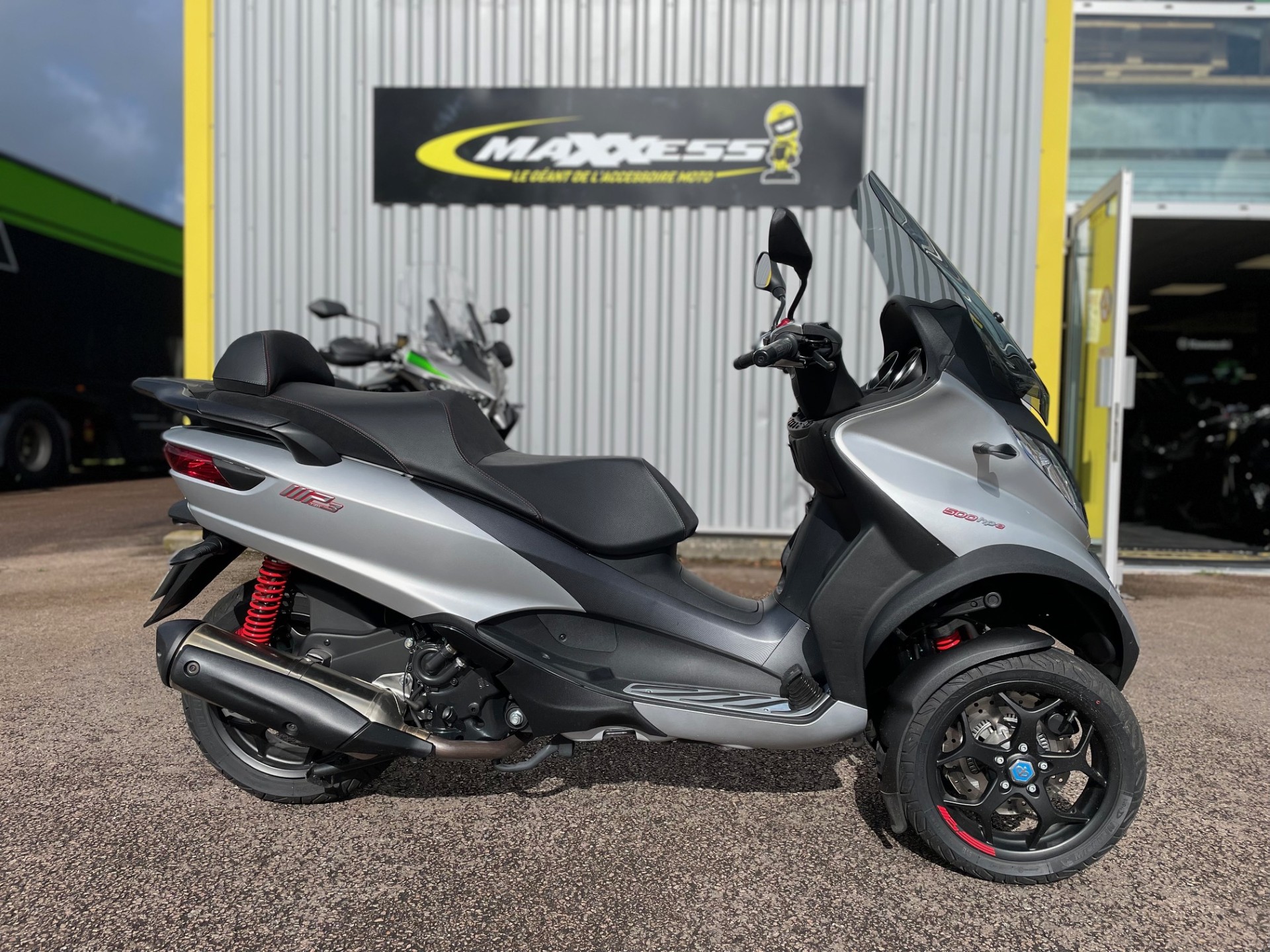 photo de PIAGGIO MP3 500 HPE SPORT ADVANCED ABS A 500 occasion de couleur  en vente à Varennes Vauzelles n°1