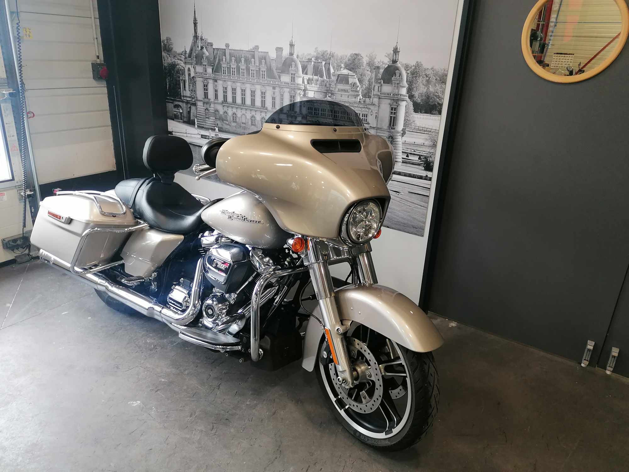 photo de HARLEY DAVIDSON TOURING STREET GLIDE 1745 SPECIA 1745 occasion de couleur  en vente à St Maximin n°3