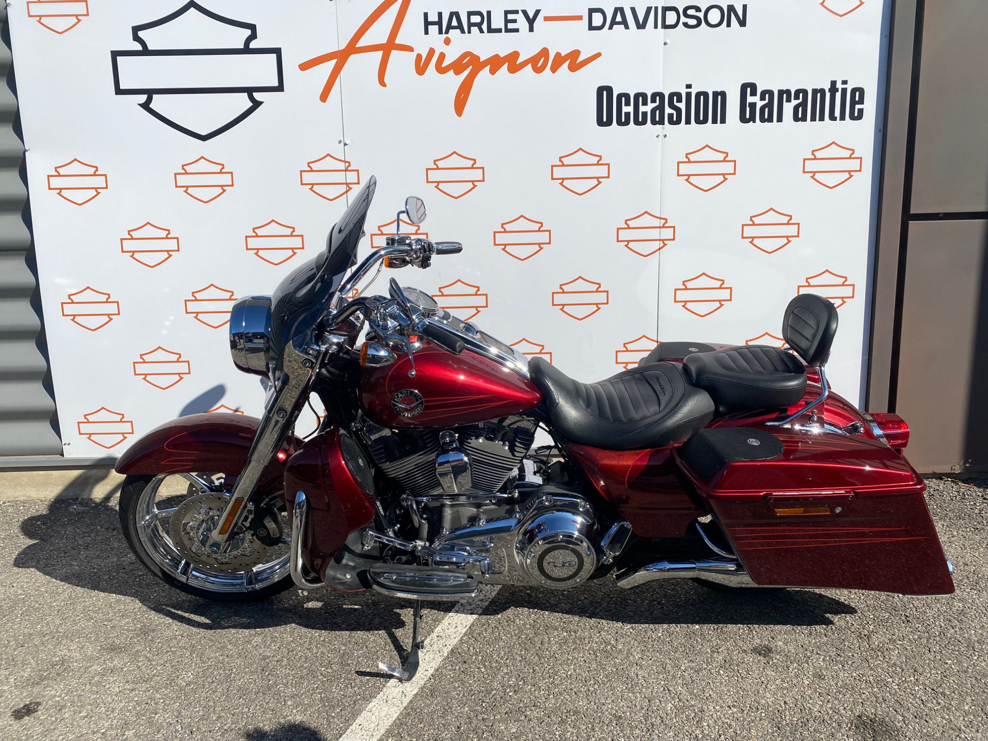 photo de HARLEY DAVIDSON TOURING ROAD KING 1800 CVO 1800 occasion de couleur  en vente à Rochefort Du Gard n°3