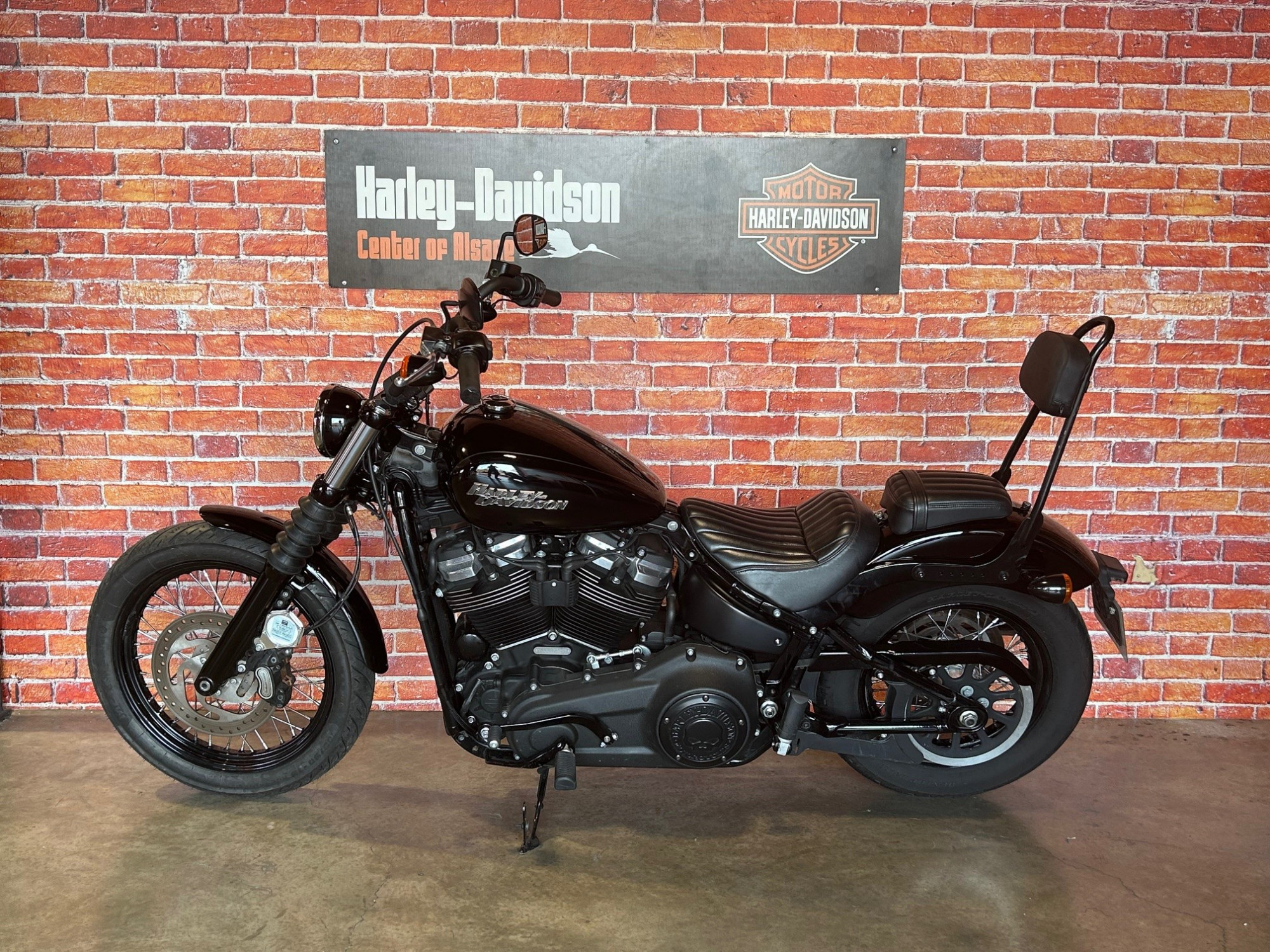 photo de HARLEY DAVIDSON SOFTAIL STREET BOB 1748  1748 occasion de couleur  en vente à Fegersheim n°2