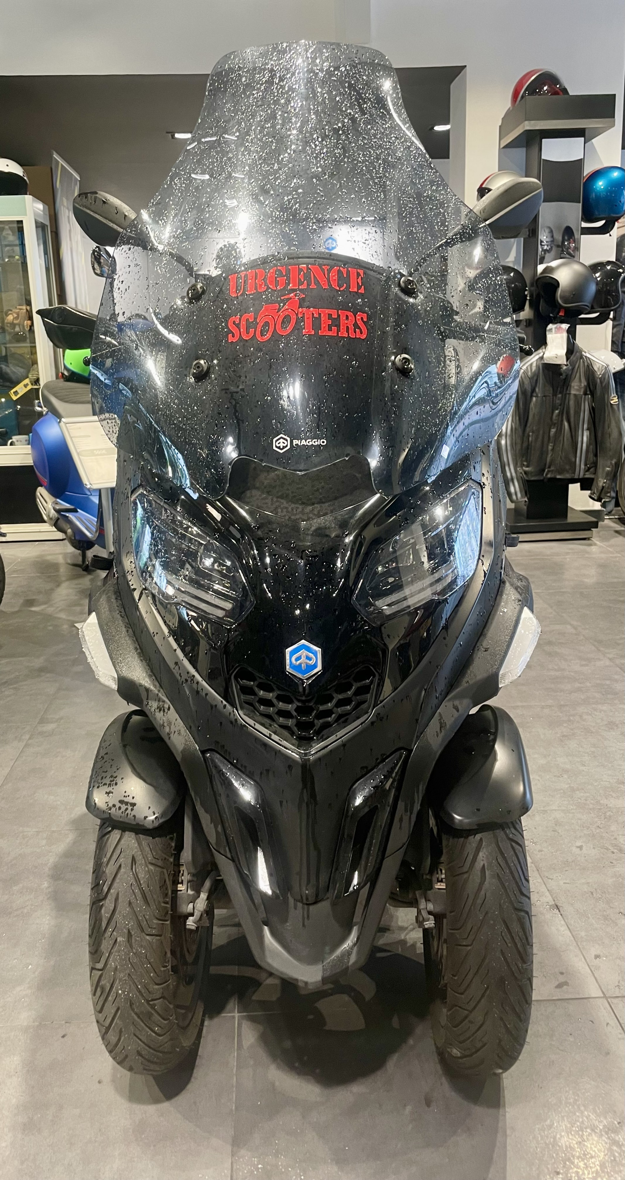 photo de PIAGGIO MP3 400 HPE SPORT ABS ASR 400 occasion de couleur  en vente à Levallois Perret n°3