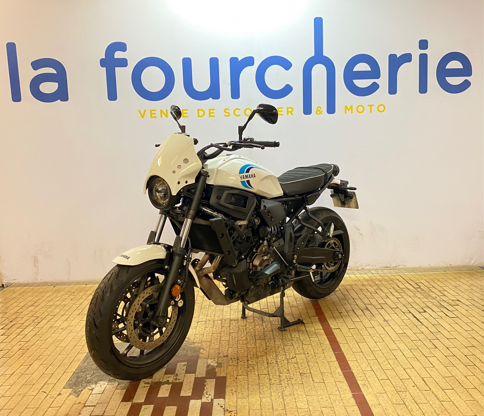 photo de YAMAHA XSR 700 ABS 700 occasion de couleur  en vente à Paris 15 n°2