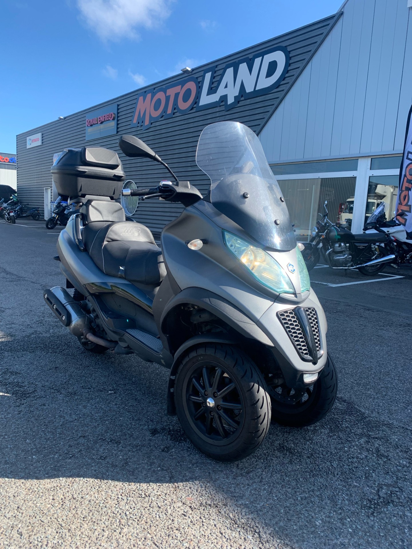 photo de PIAGGIO MP3 500 500 occasion de couleur  en vente à Dunkerque n°3