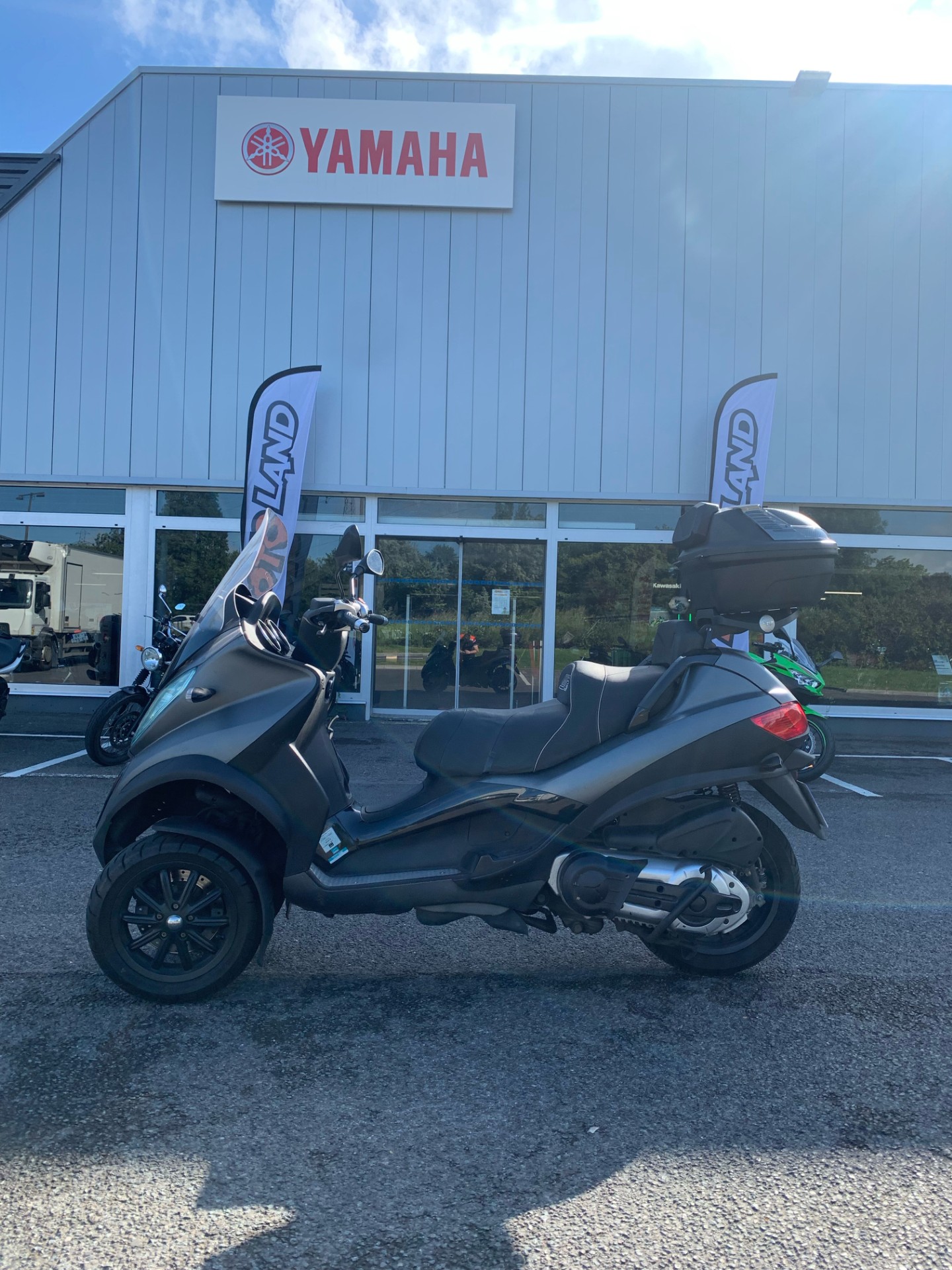 photo de PIAGGIO MP3 500 500 occasion de couleur  en vente à Dunkerque n°2