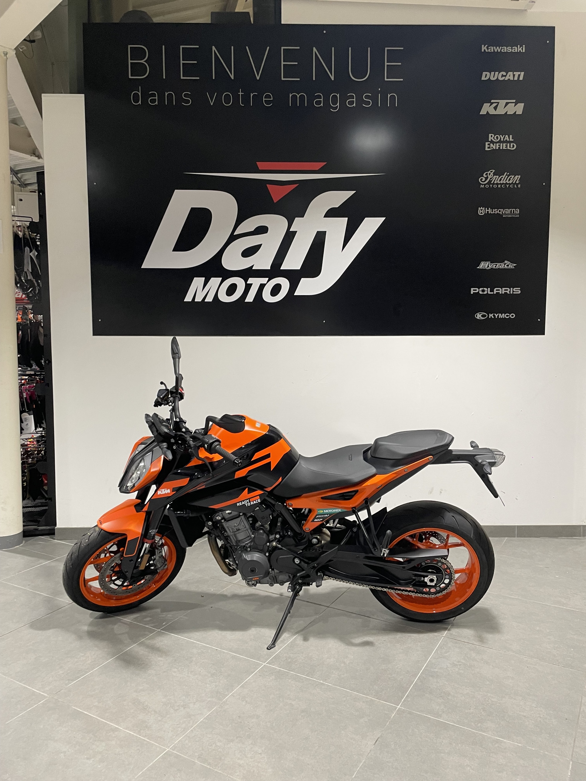 photo de KTM 890 DUKE GP ABS 890 occasion de couleur  en vente à Gap n°2