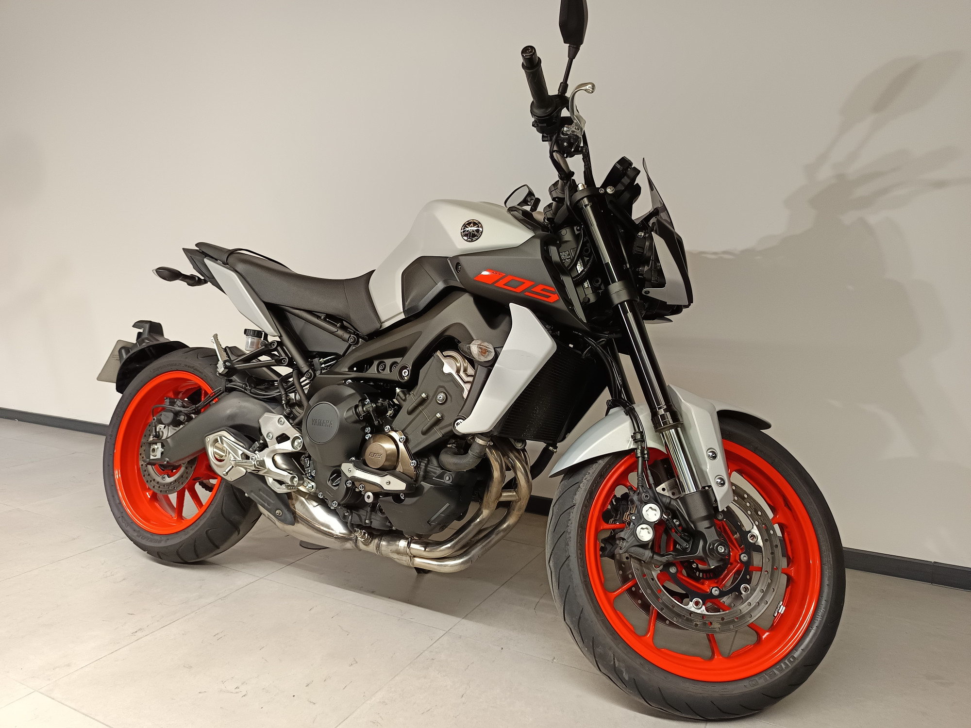 photo de YAMAHA MT-09 850 occasion de couleur  en vente à Cabestany n°2