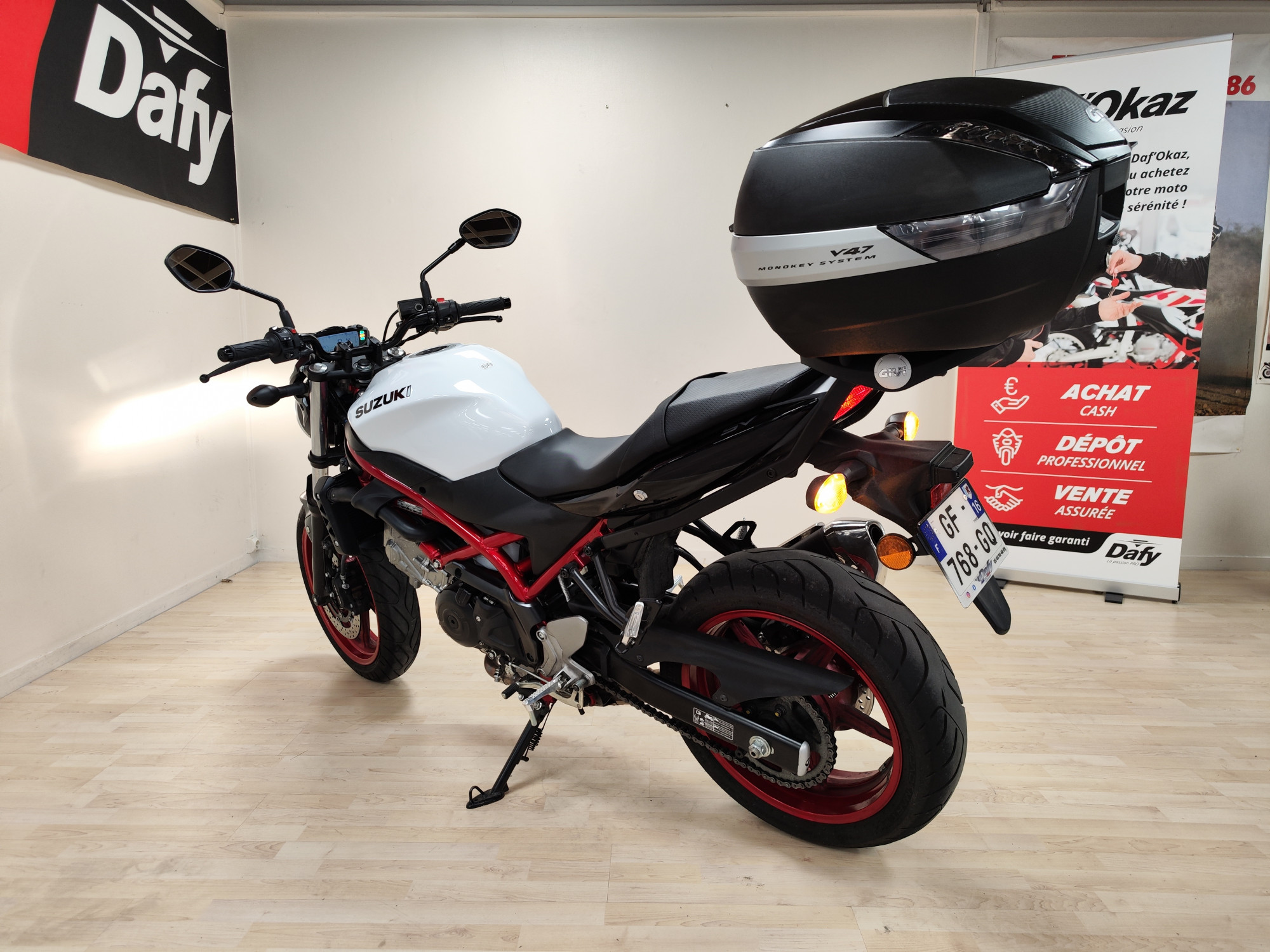 photo de SUZUKI SV 650 (47.5CV) 650 occasion de couleur  en vente à Champniers n°2