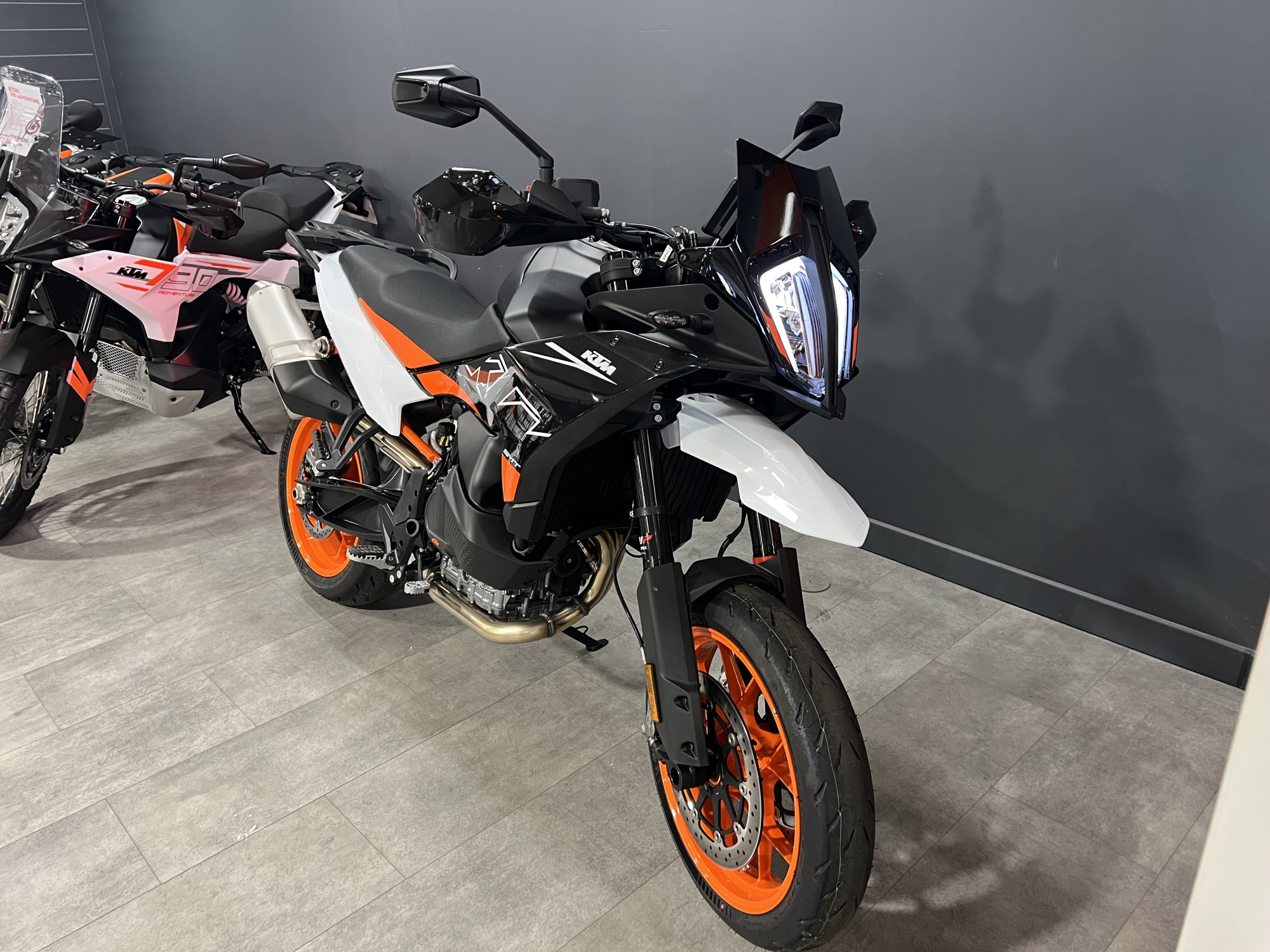 photo de KTM 890 SMT 890 occasion de couleur  en vente à Calais n°2