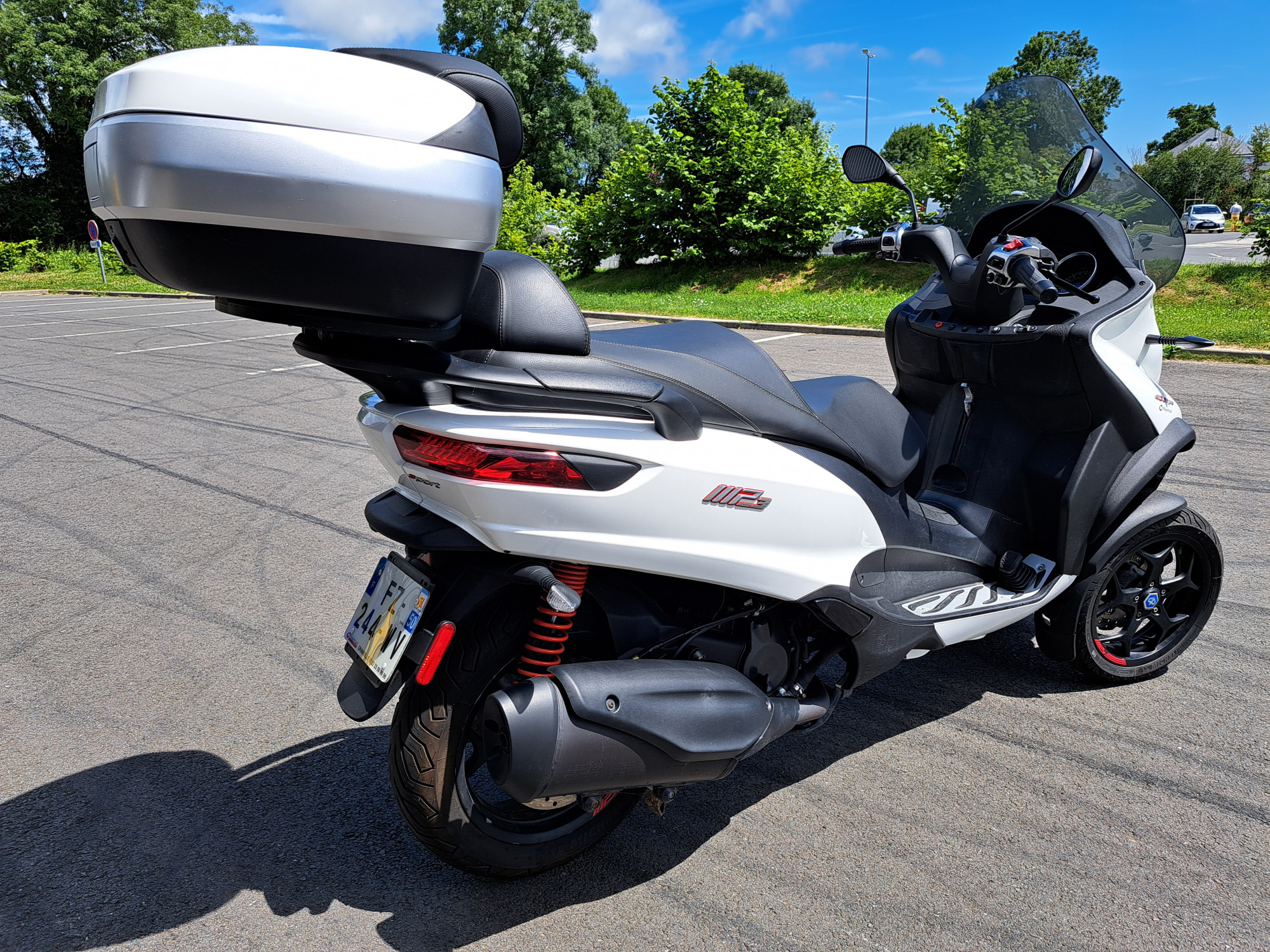 photo de PIAGGIO MP3 400 HPE ABS ASR 400 occasion de couleur  en vente à Granville n°3