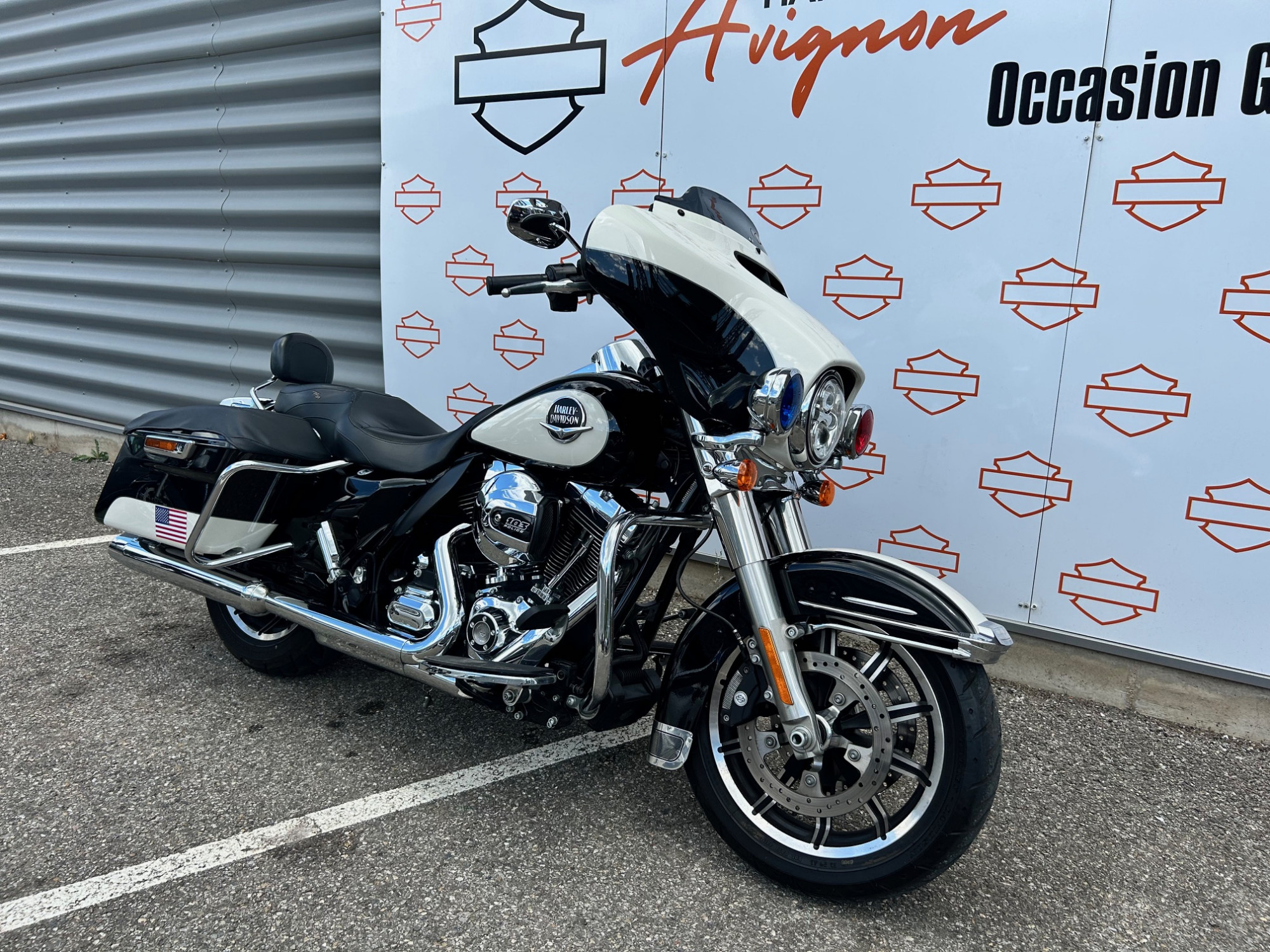 photo de HARLEY DAVIDSON TOURING STREET GLIDE 1690 1690 occasion de couleur  en vente à Rochefort Du Gard n°2