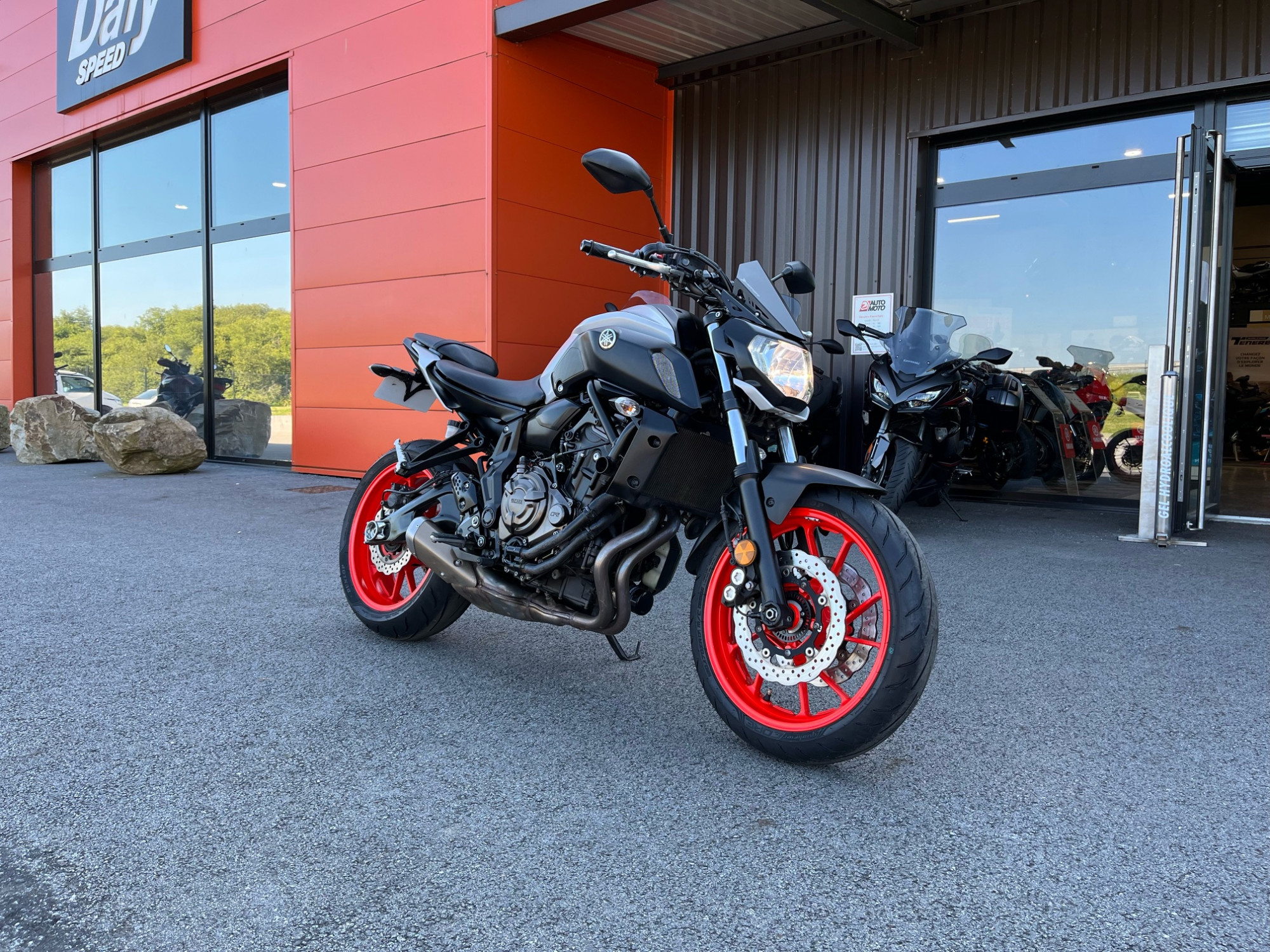 photo de YAMAHA MT-07 (47.5CV) 695 occasion de couleur  en vente à St Thuriau n°1